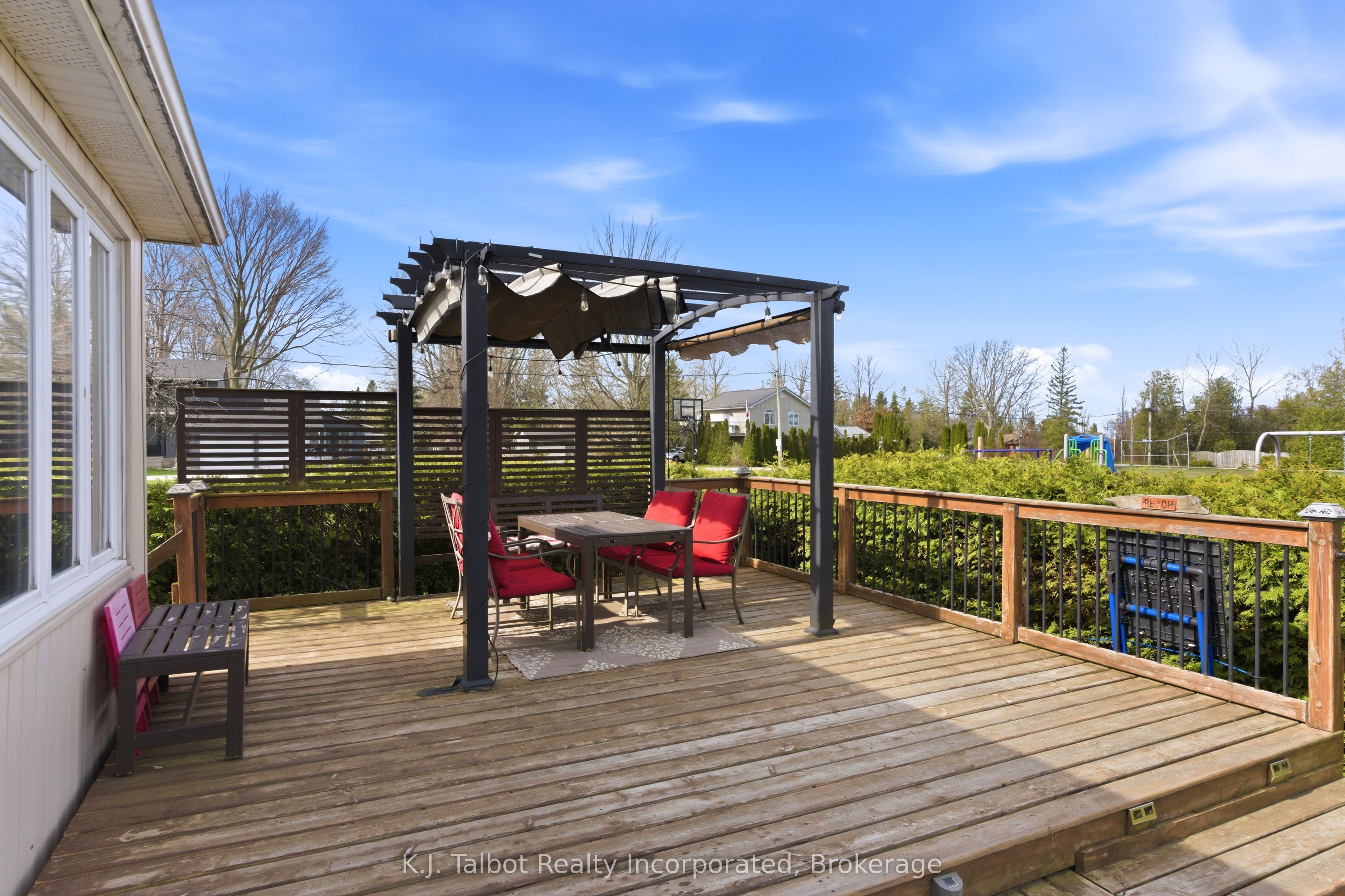 9 Ravine Park Road N Property Photo 11
