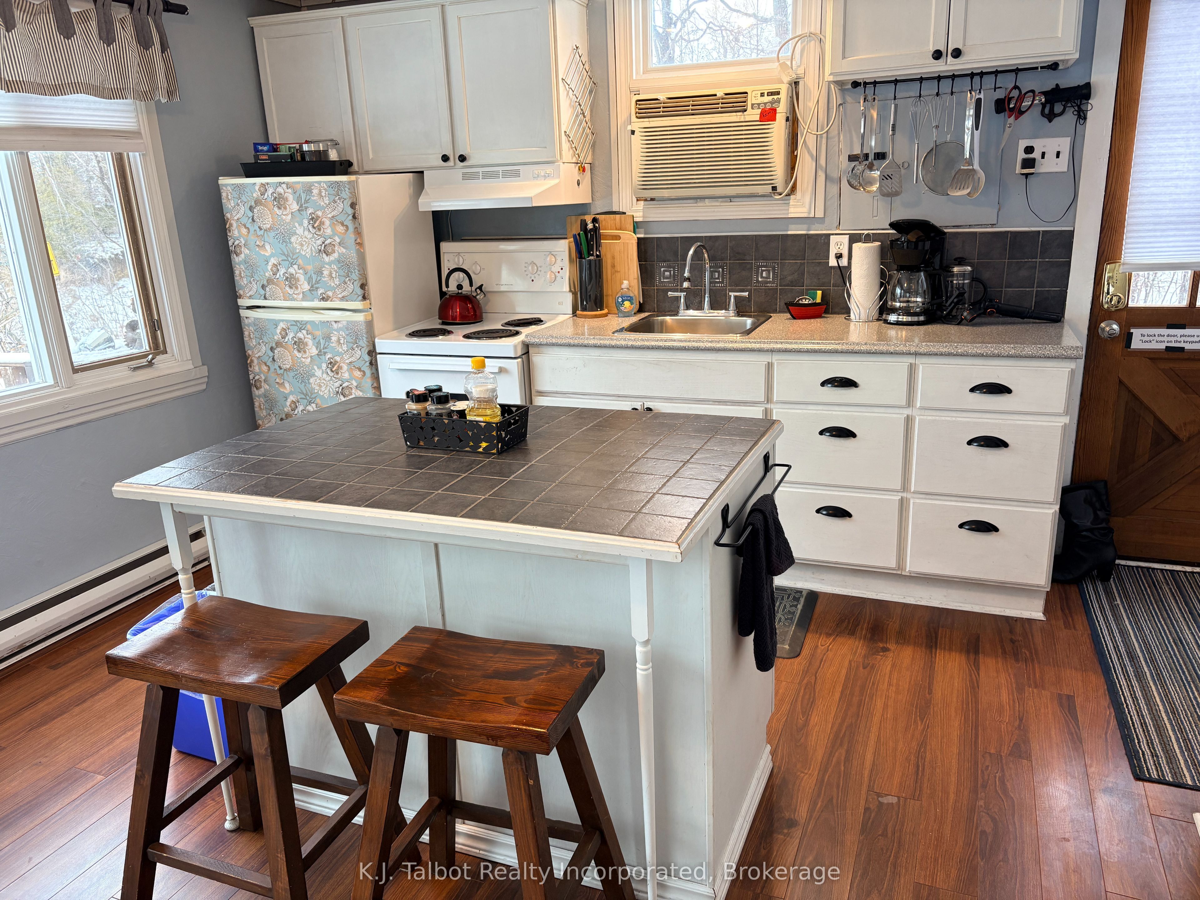9 Ravine Park Road N Property Photo 17