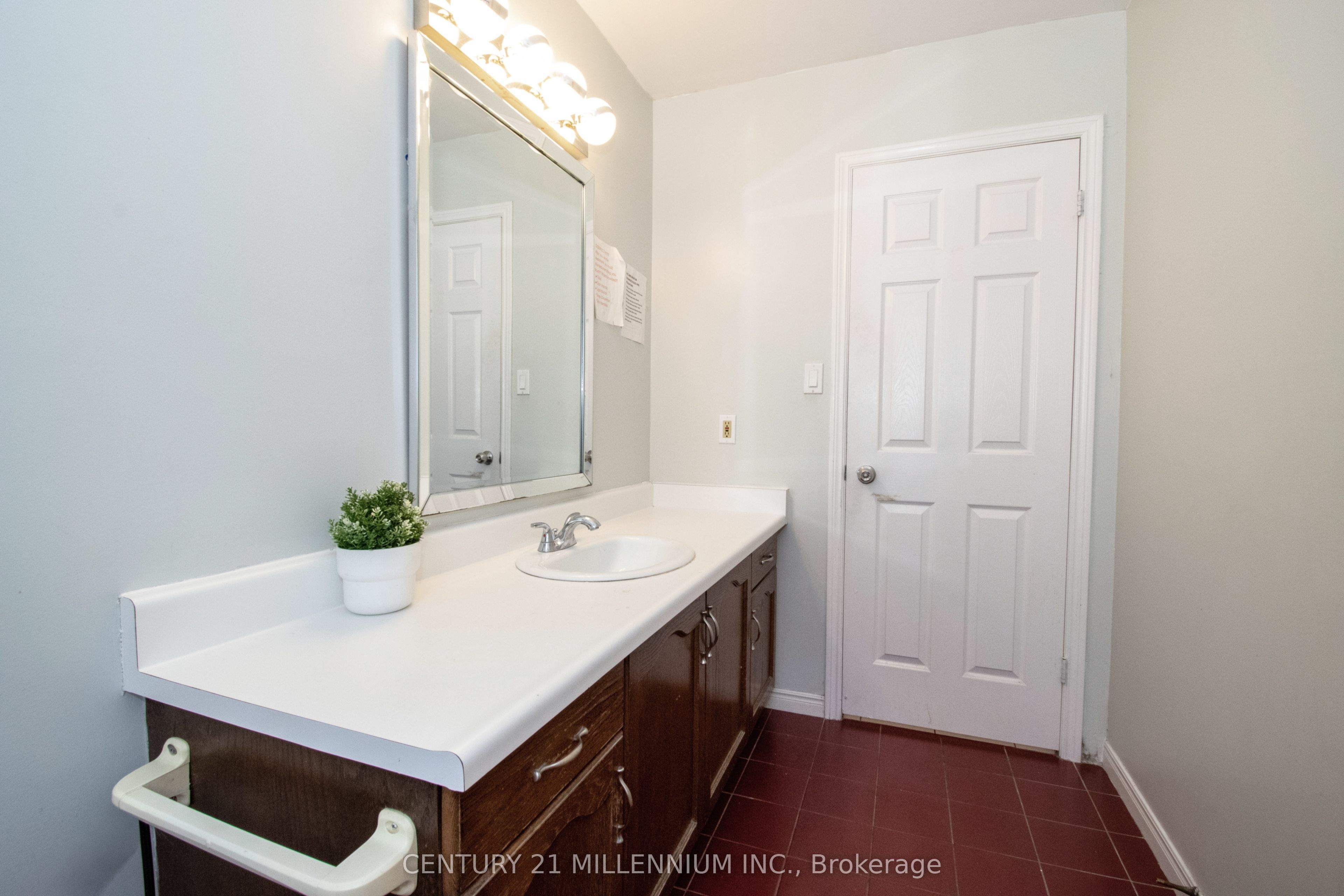 3 College Park Drive Property Photo 22