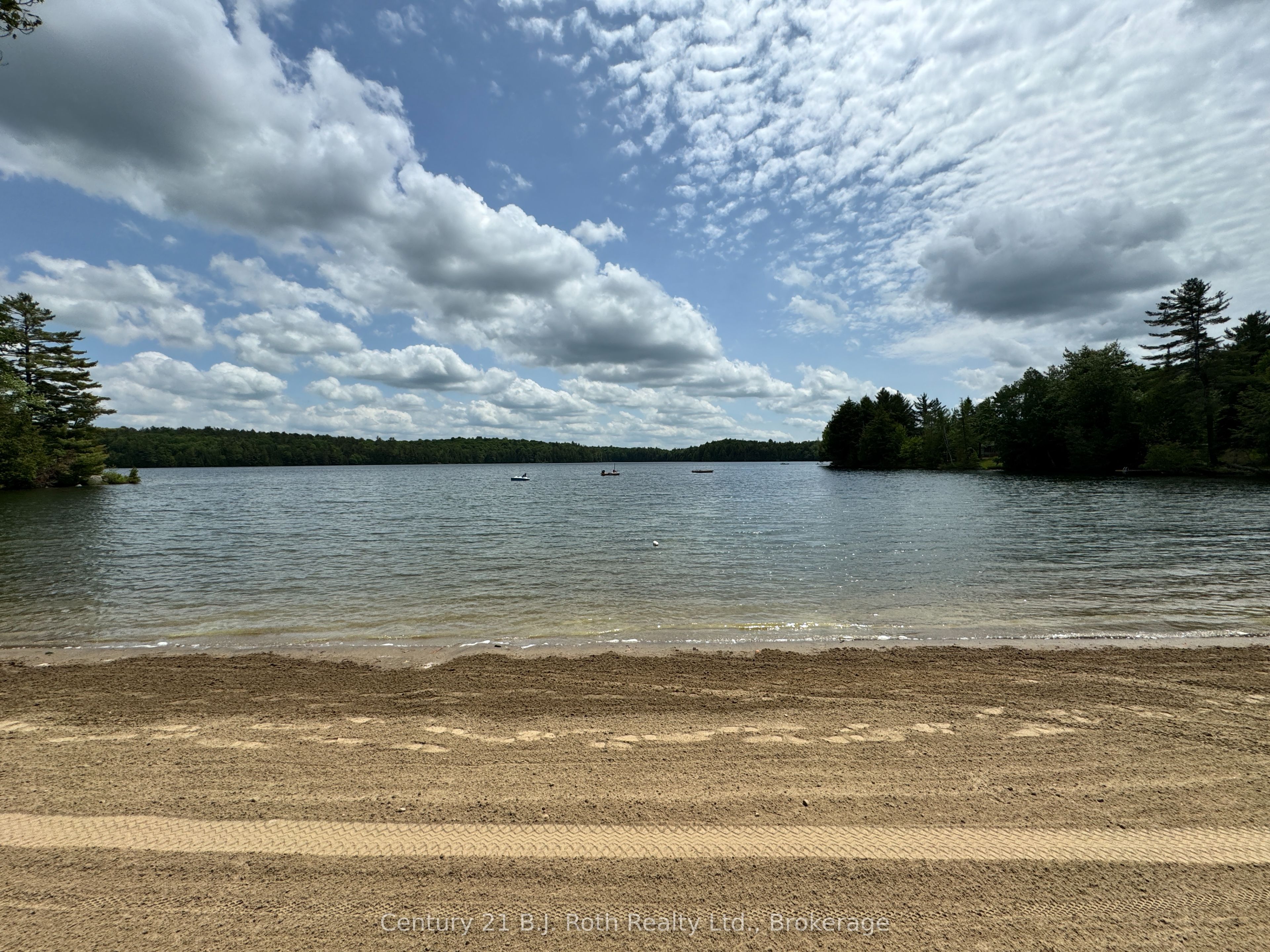 439 Springwater Crescent Property Photo 16