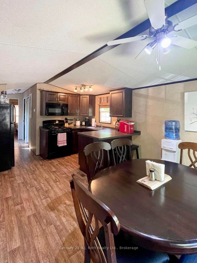 439 Springwater Crescent Property Photo 26
