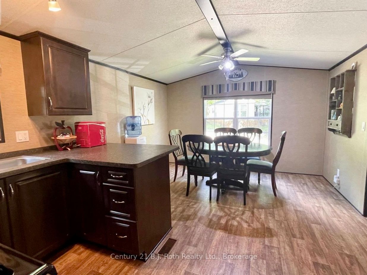 439 Springwater Crescent Property Photo 28