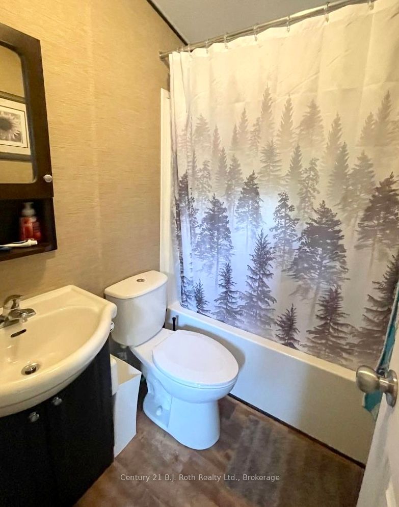 439 Springwater Crescent Property Photo 34