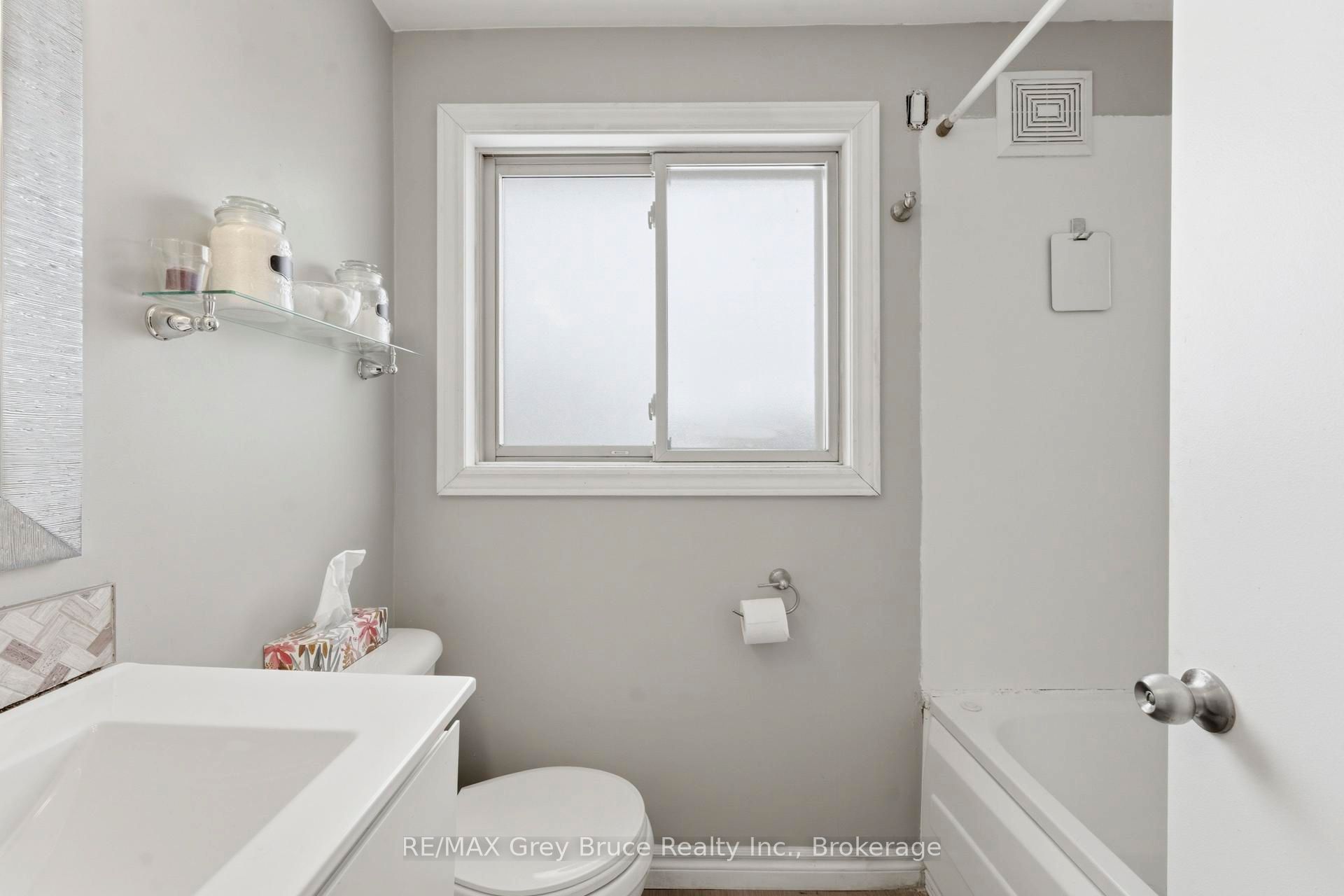 235 5th Avenue Property Photo 16