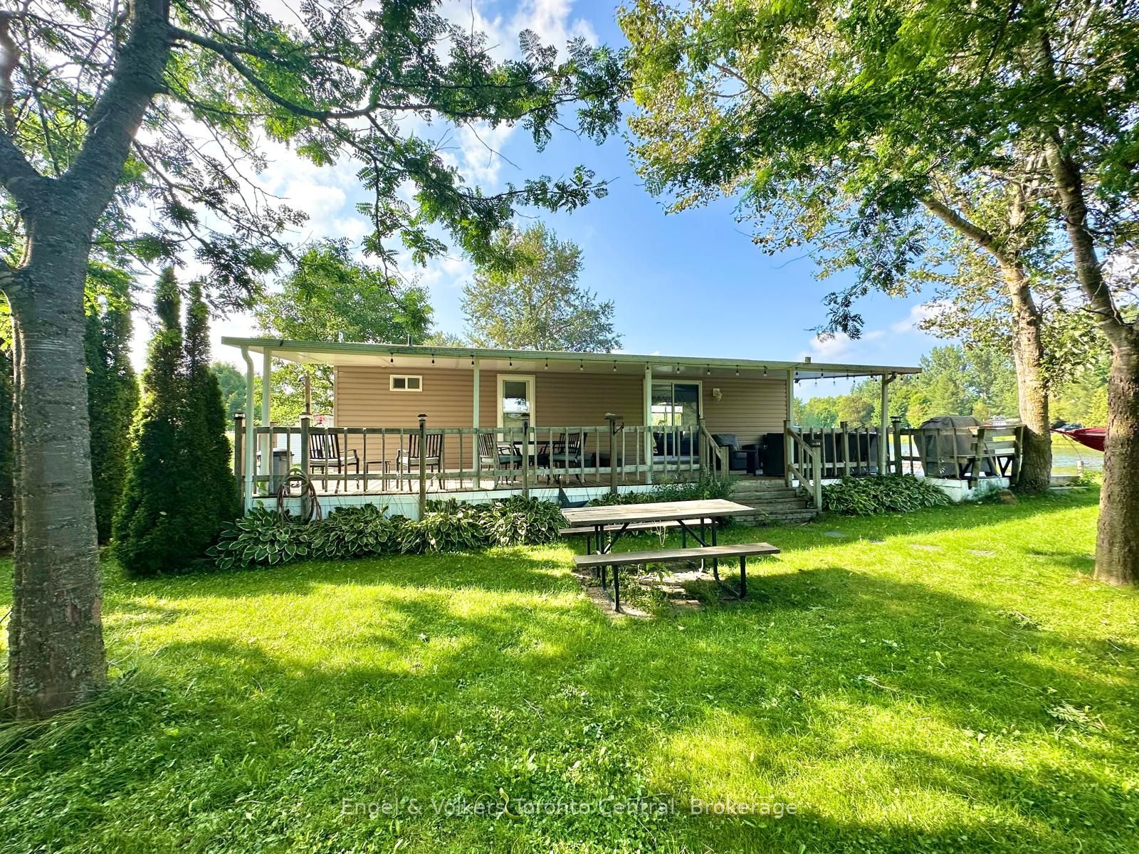 7489 Sideroad 5 E B8 Property Photo 1