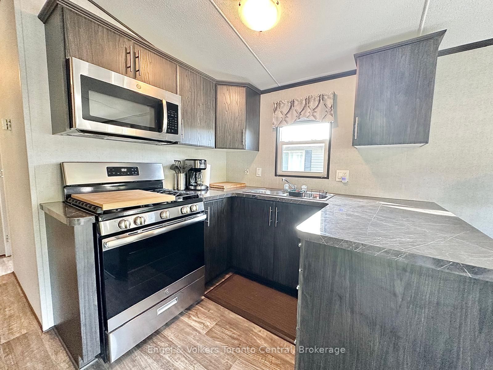 7489 Sideroad 5 E B8 Property Photo 13