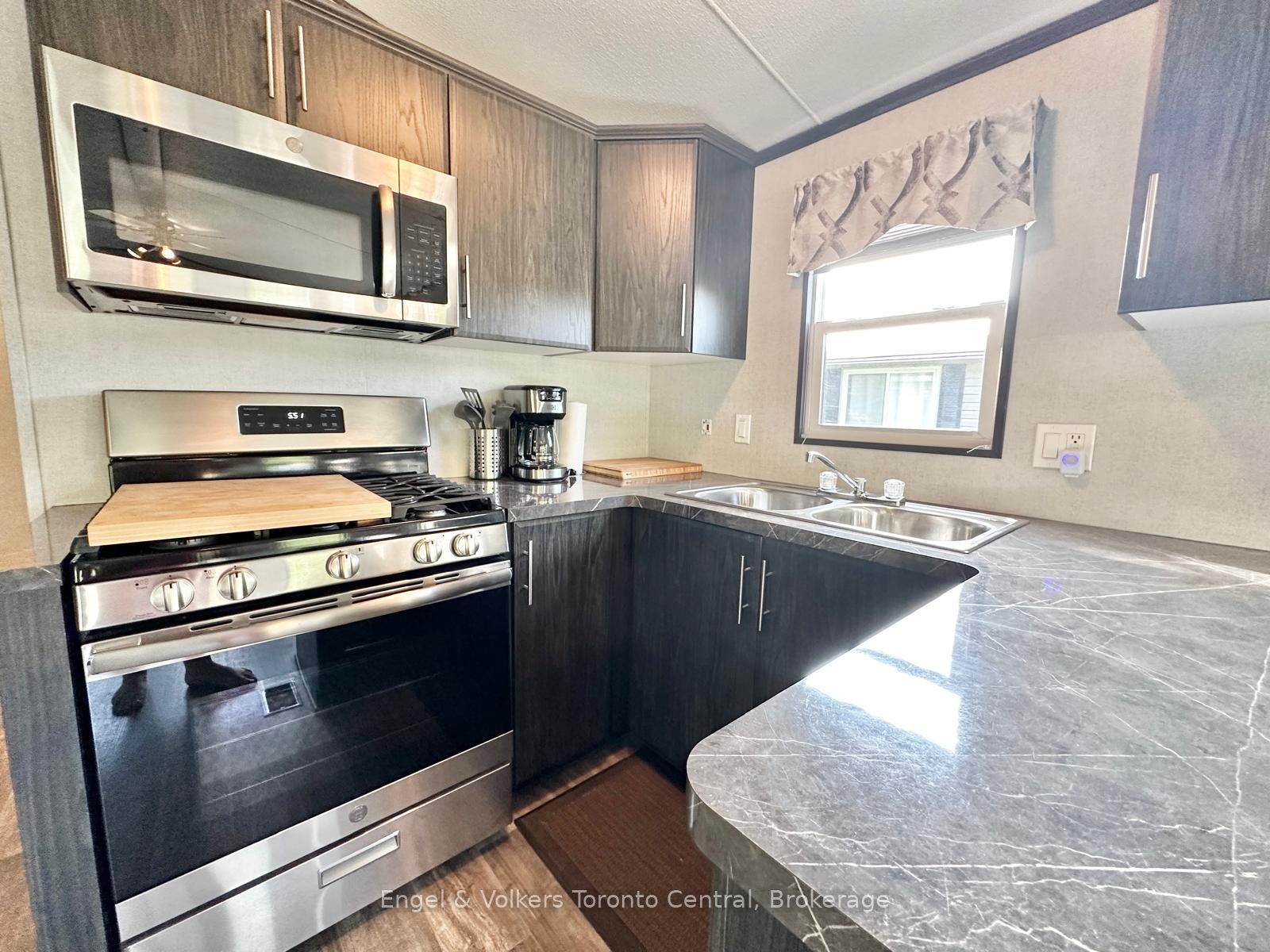 7489 Sideroad 5 E B8 Property Photo 16
