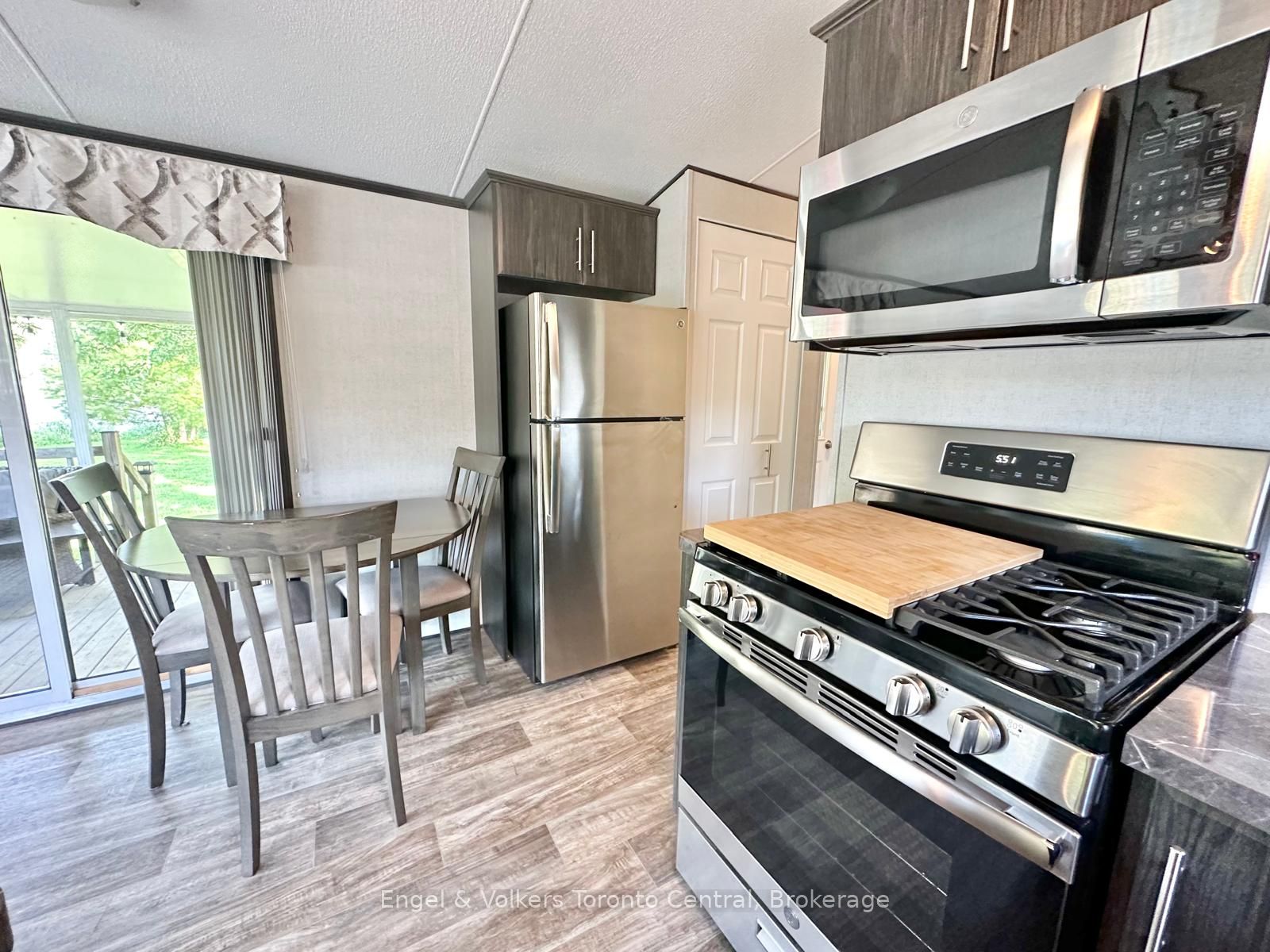 7489 Sideroad 5 E B8 Property Photo 17