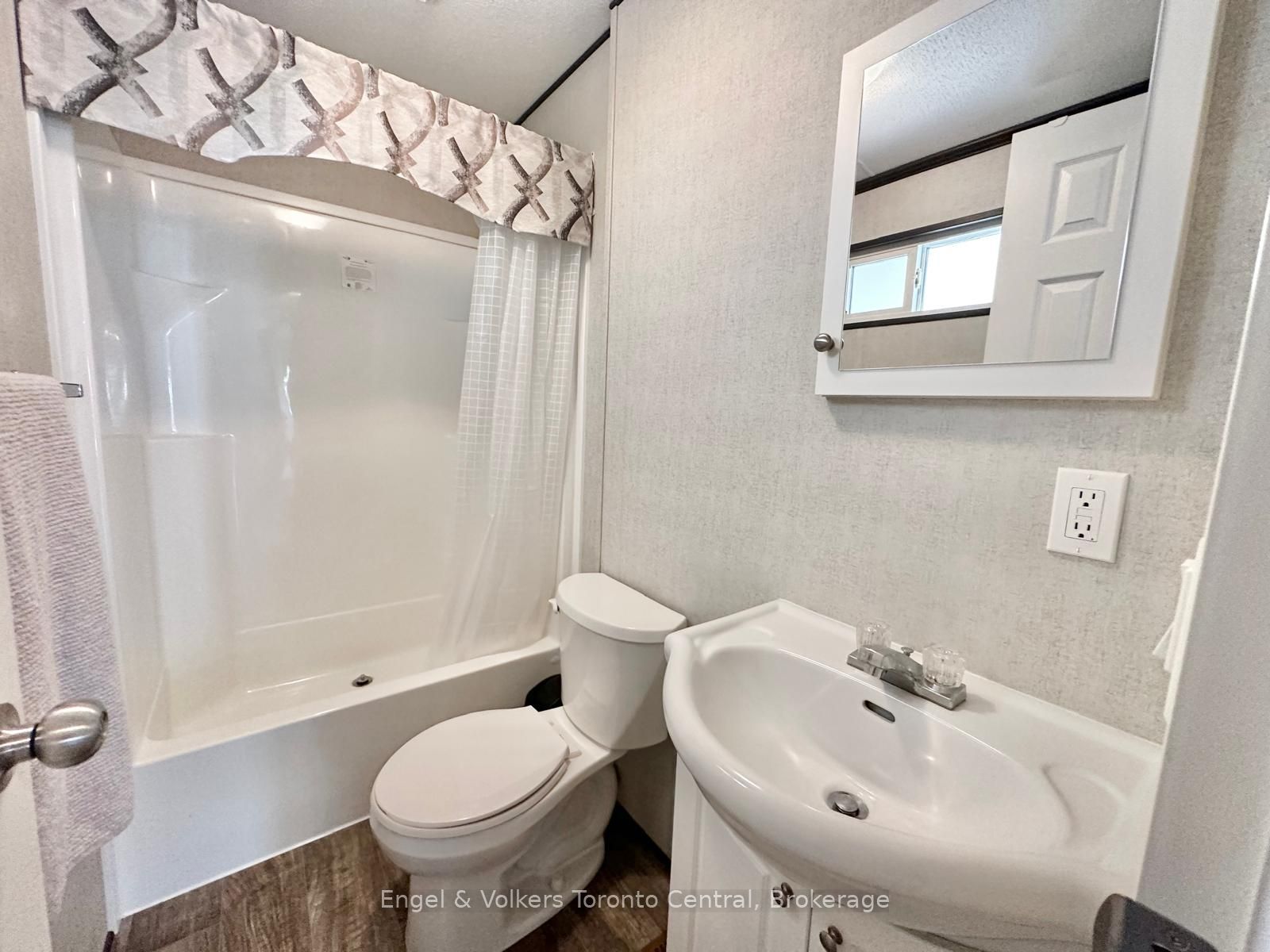 7489 Sideroad 5 E B8 Property Photo 23
