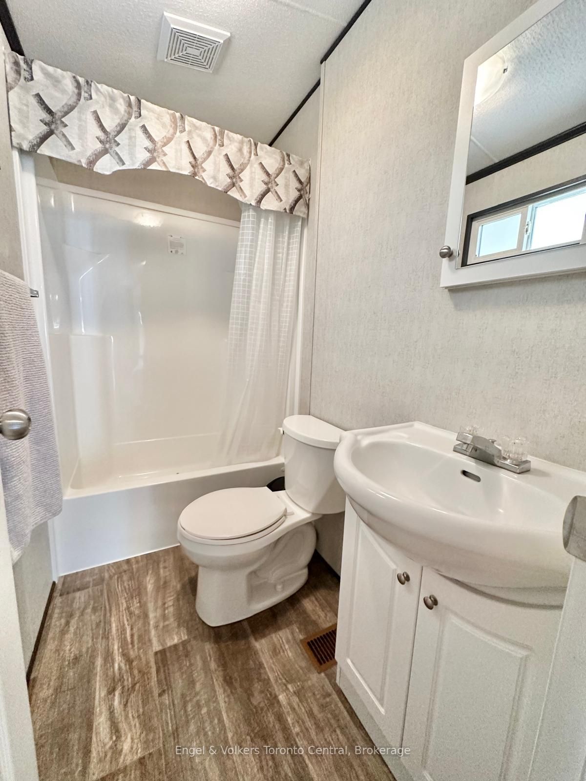 7489 Sideroad 5 E B8 Property Photo 24