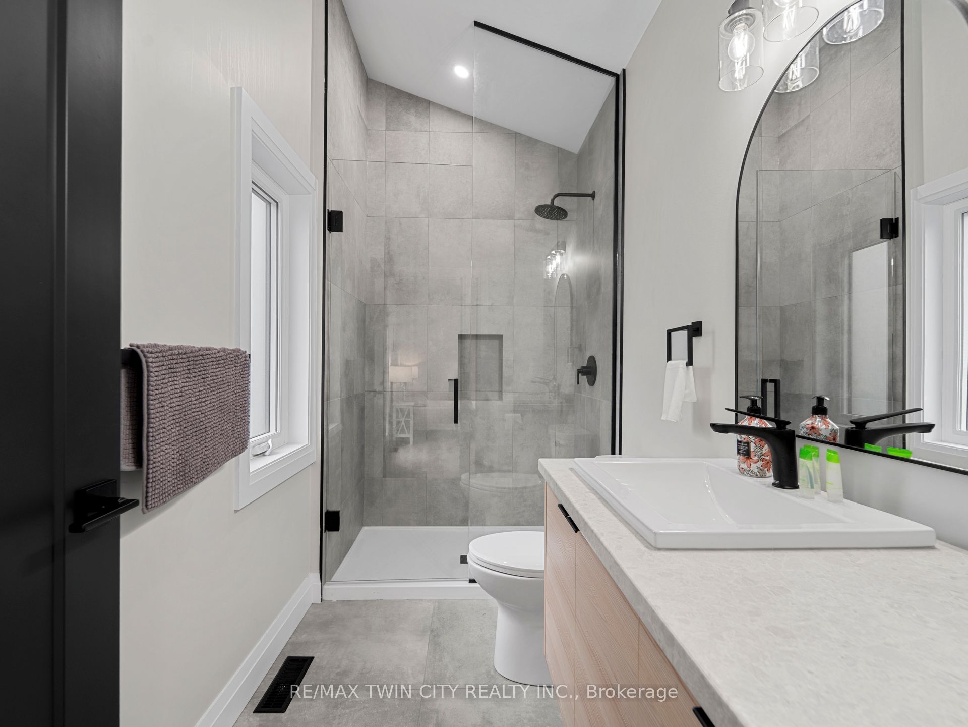 55 Centre Street Property Photo 25