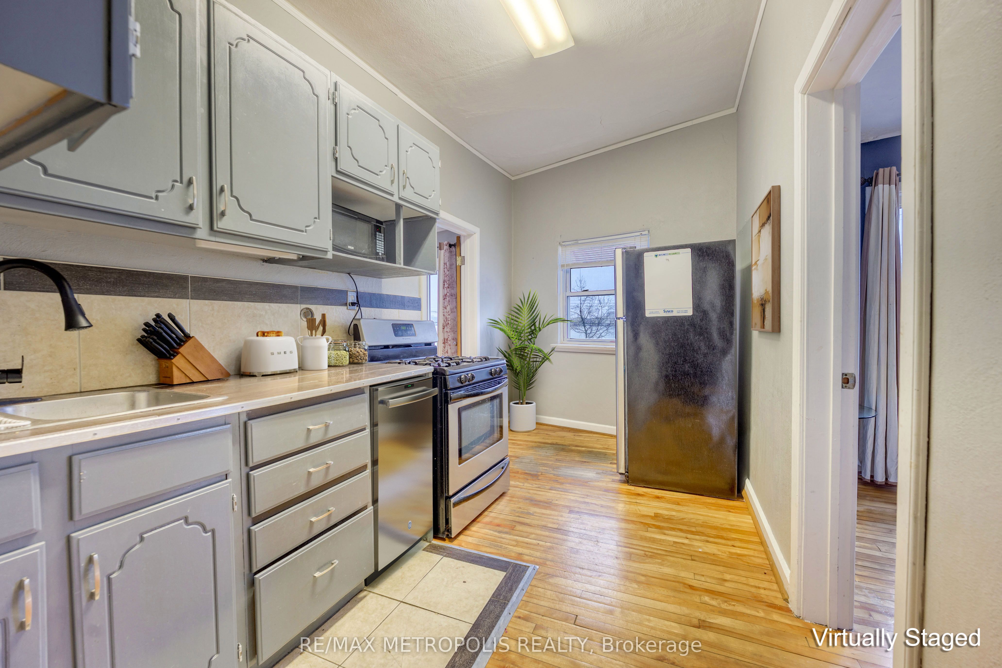 1548 St. Clair Parkway #1 Upper Property Photo 4