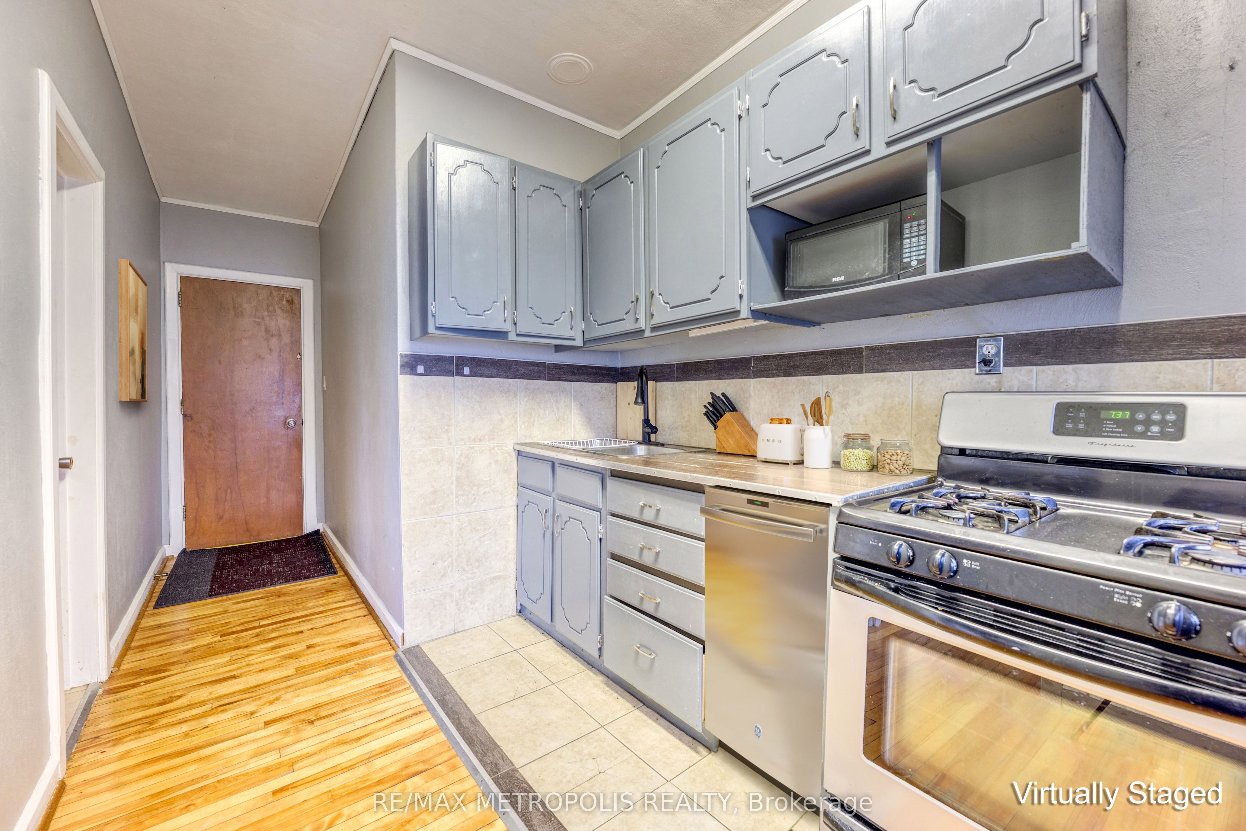 1548 St. Clair Parkway #1 Upper Property Photo 5
