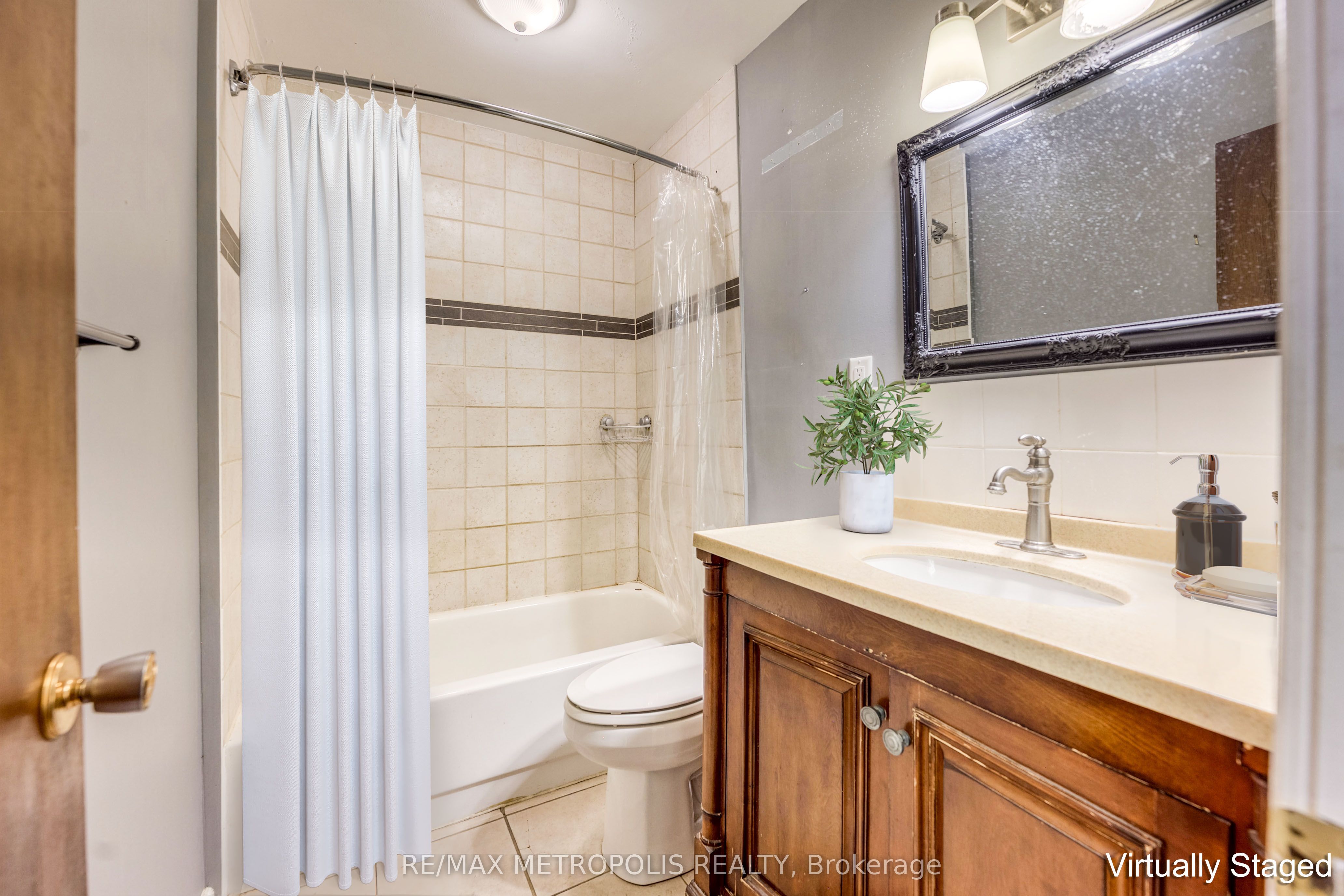 1548 St. Clair Parkway #1 Upper Property Photo 6