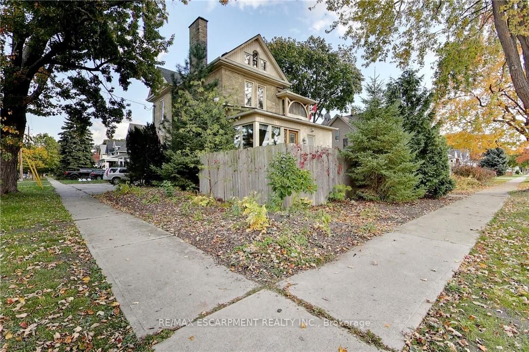 122 Forsyth Street East #1 Property Photo 6