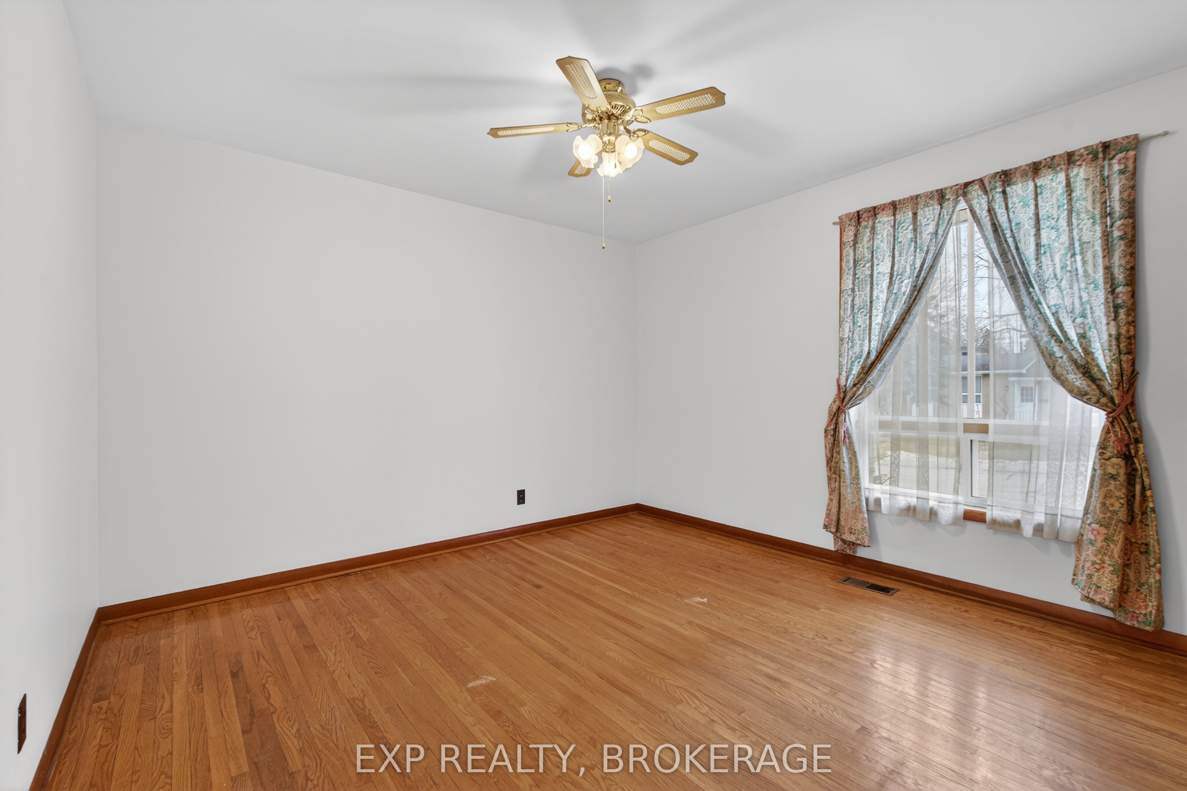 19 Convay Crescent Property Photo 17
