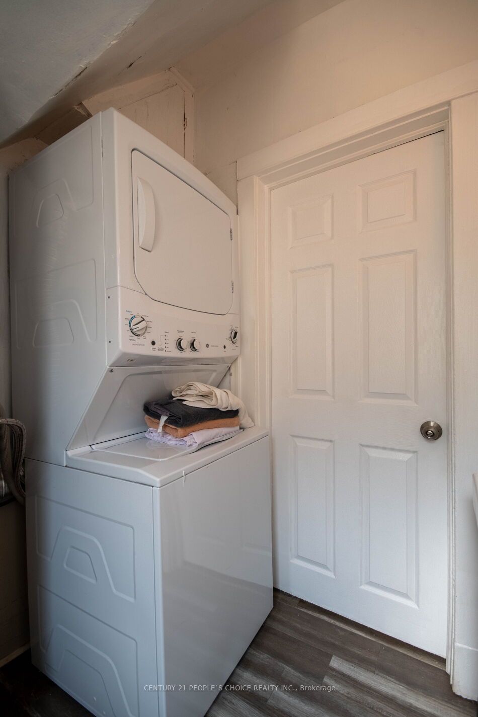 5001 Kitchener Street Property Photo 9