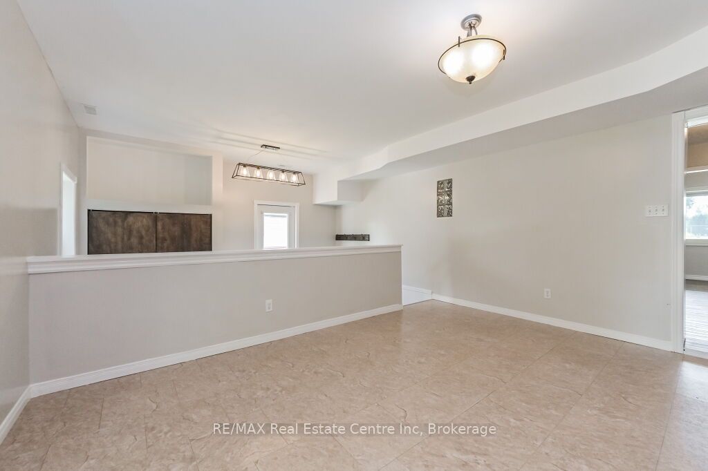 353 Wellington Street E Property Photo 17