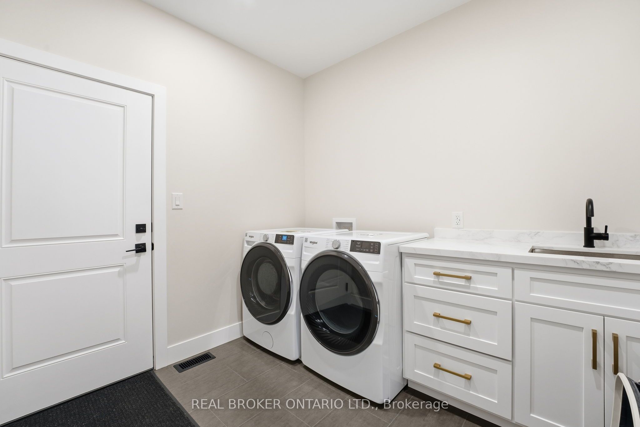 48 Rebecca Drive Property Photo 15