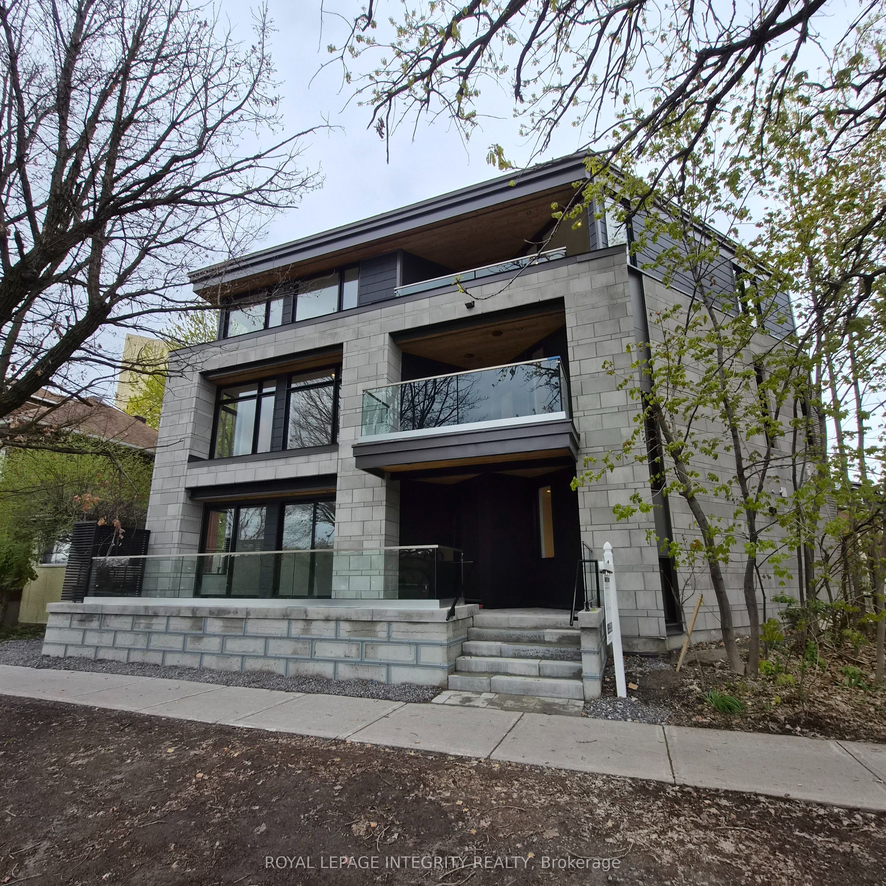 112 Queen Elizabeth Drive