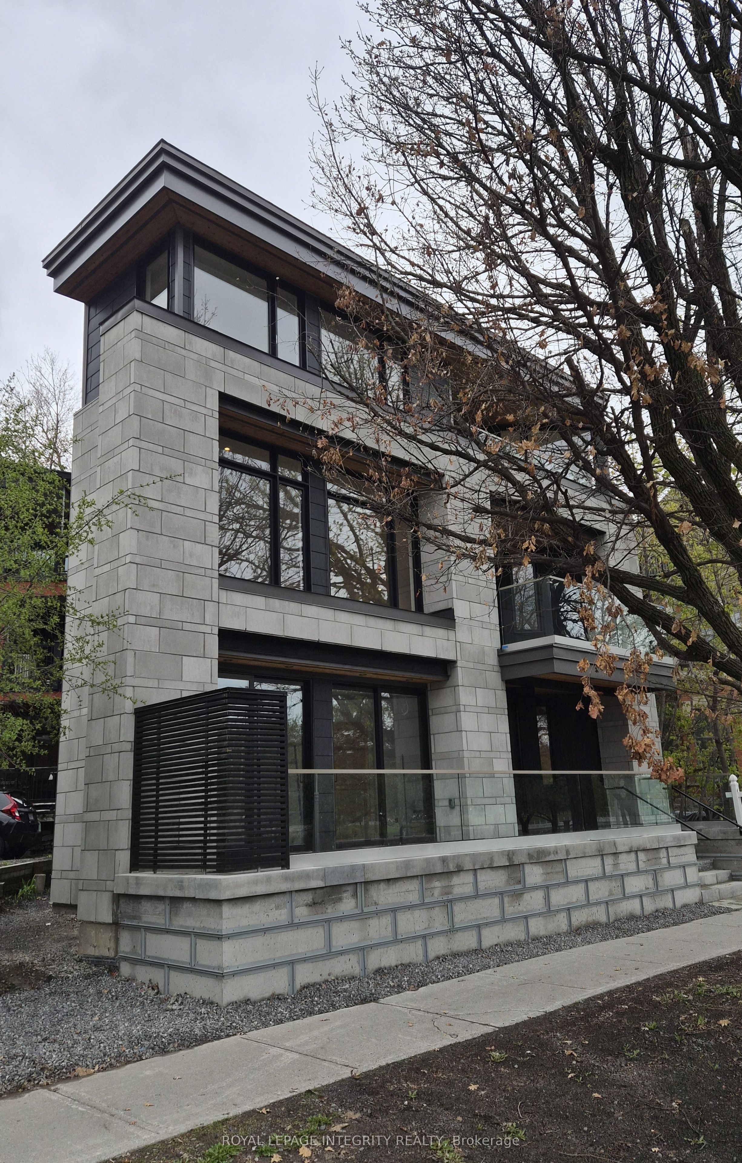 112 Queen Elizabeth Drive Property Photo 2