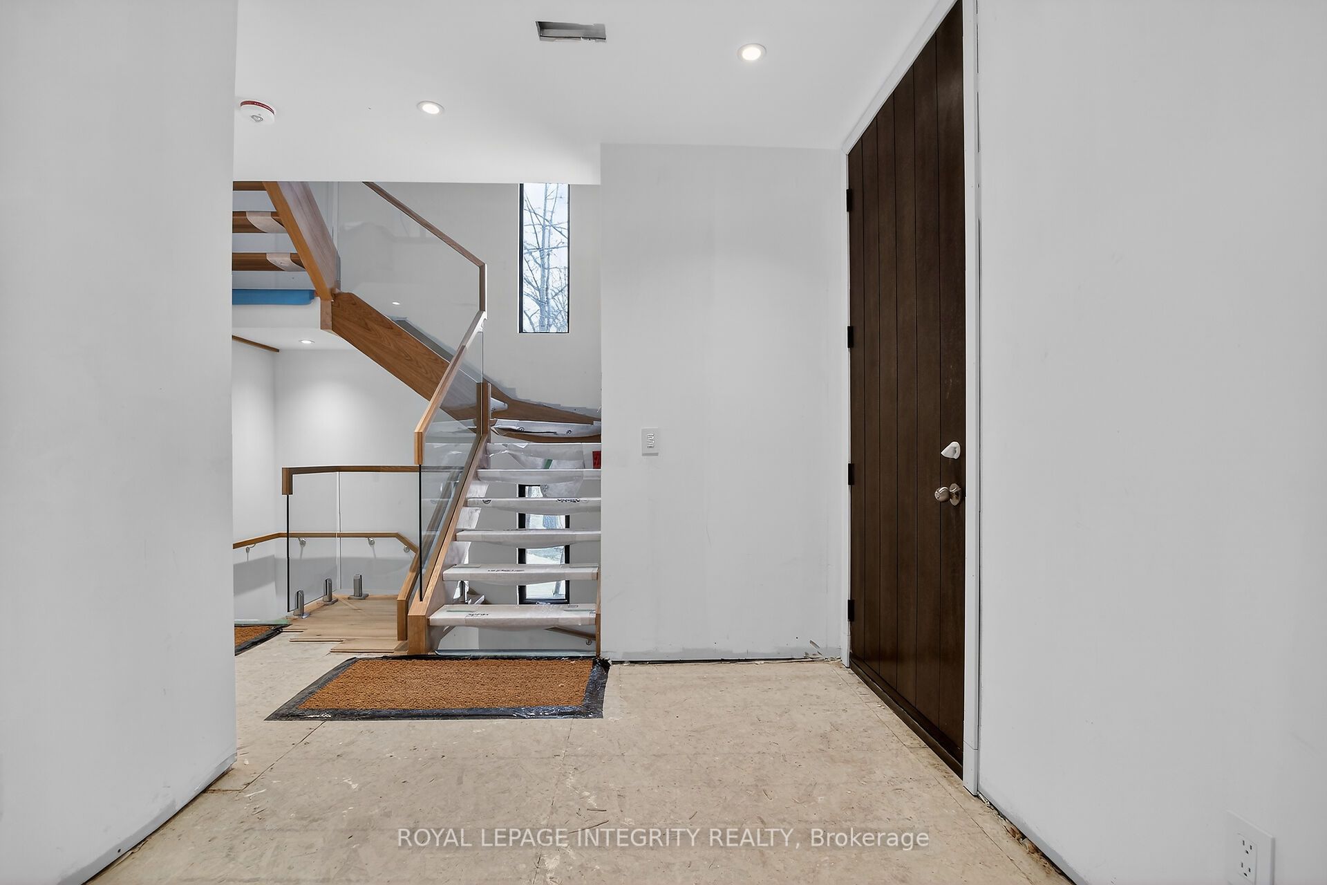 112 Queen Elizabeth Drive Property Photo 6