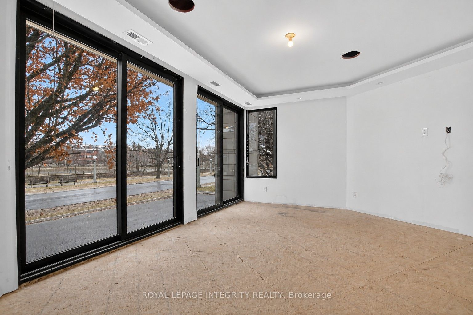 112 Queen Elizabeth Drive Property Photo 9