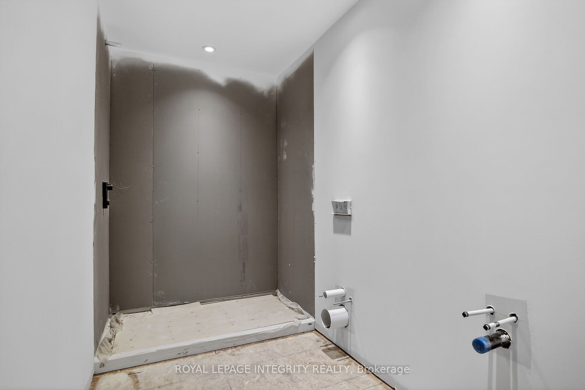 112 Queen Elizabeth Drive Property Photo 11