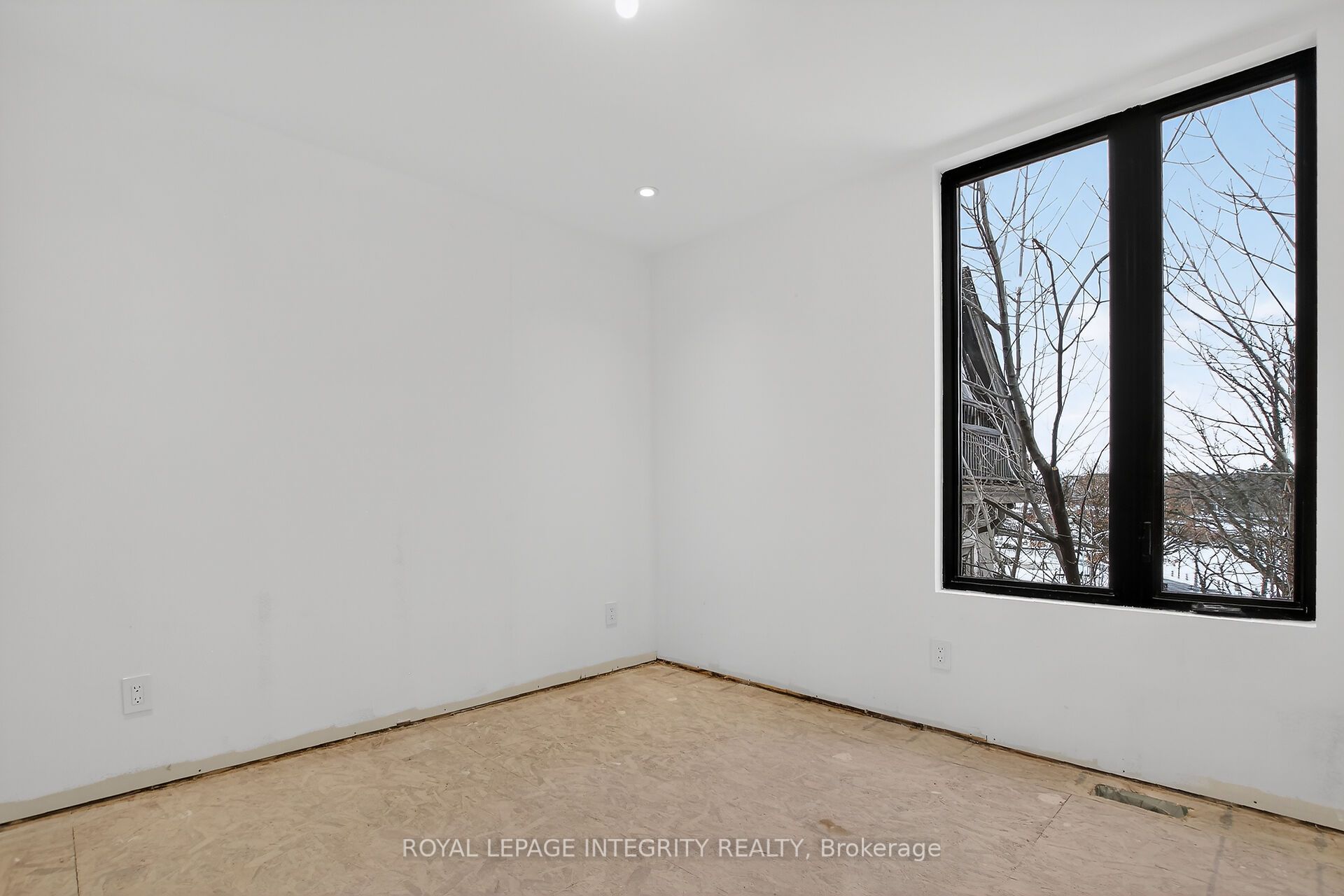 112 Queen Elizabeth Drive Property Photo 32