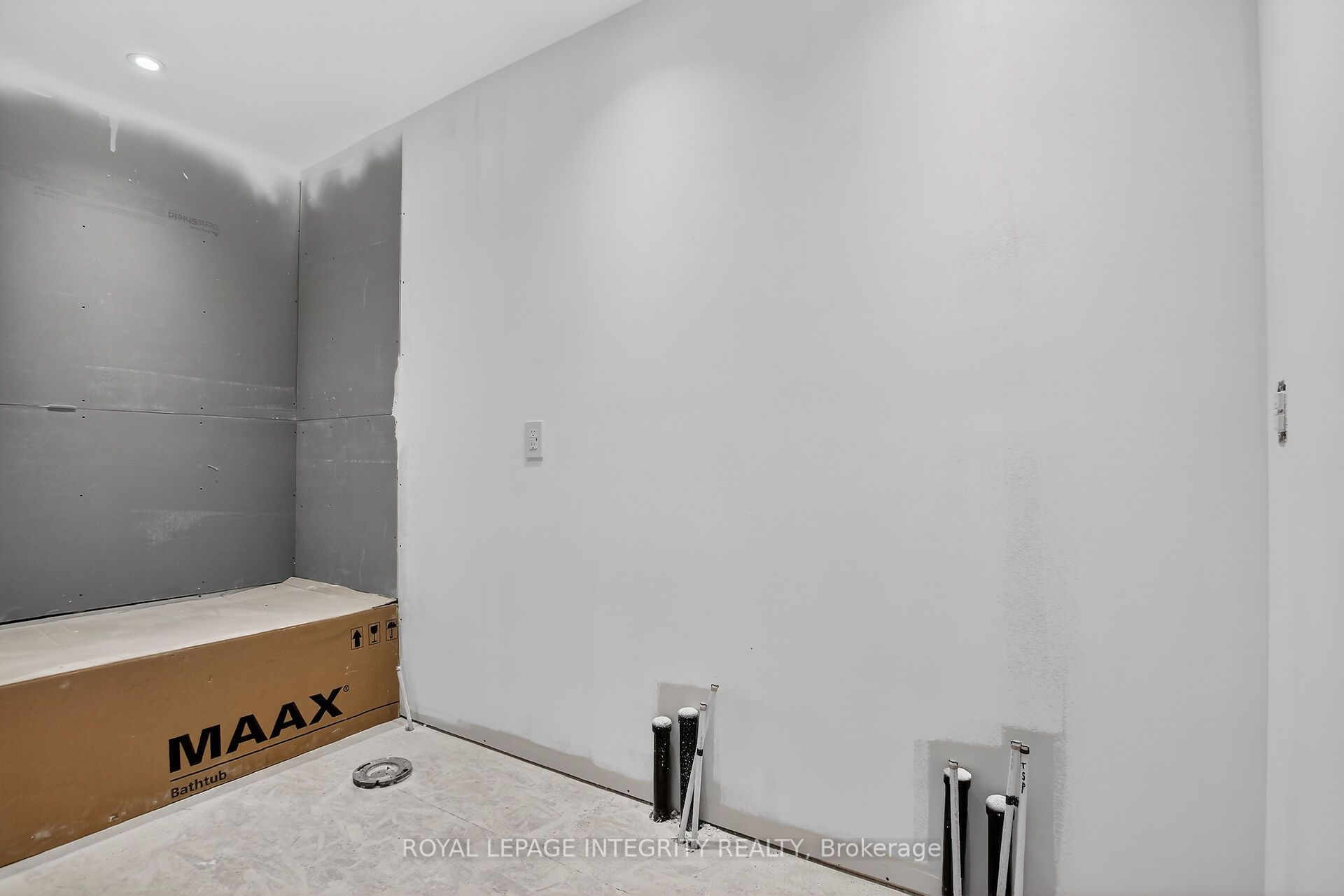112 Queen Elizabeth Drive Property Photo 36