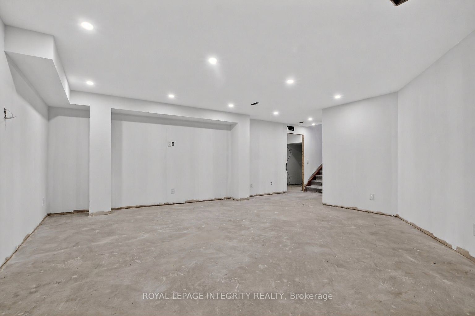 112 Queen Elizabeth Drive Property Photo 40