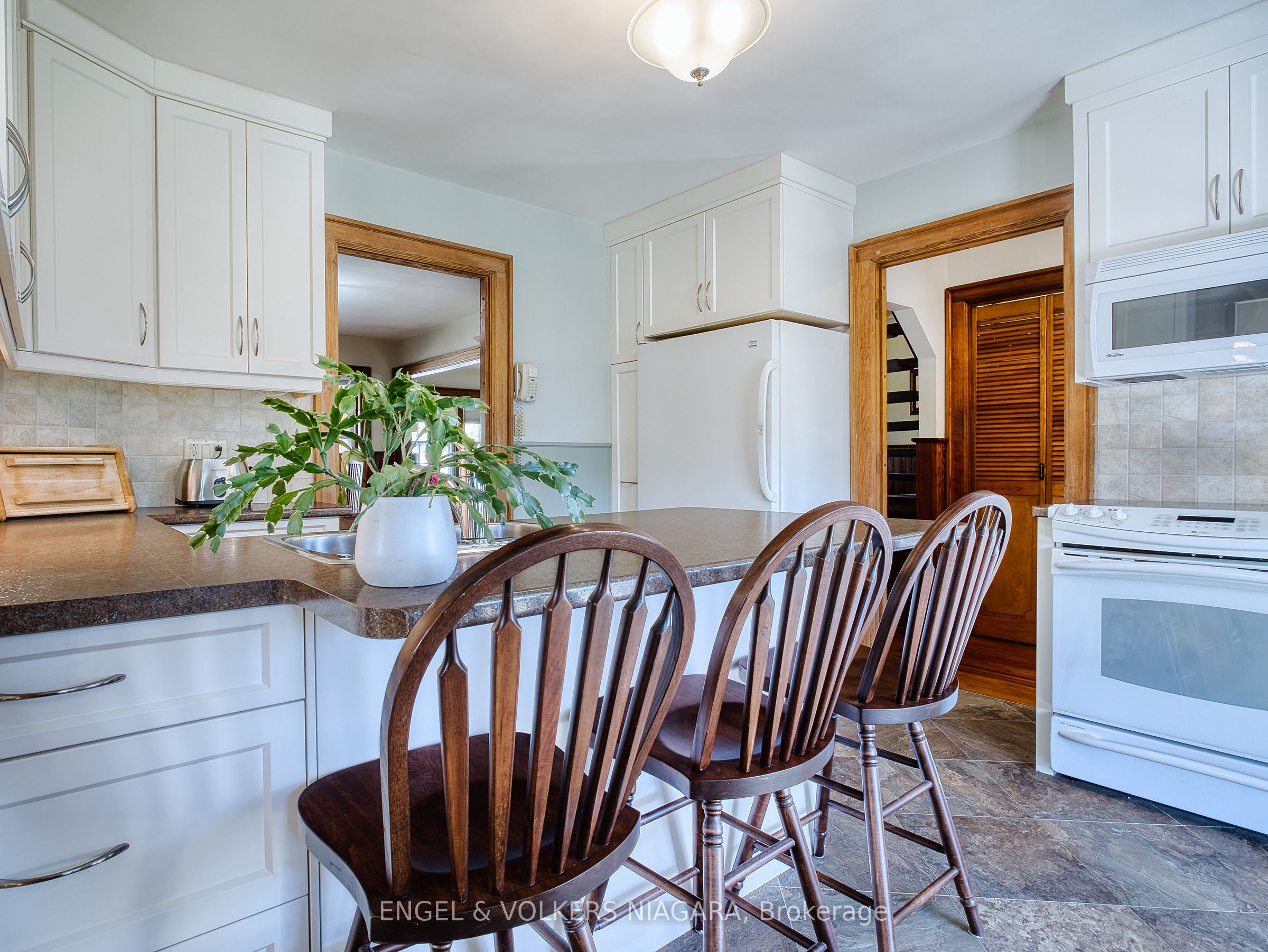 1577 Line 6 Road Property Photo 7