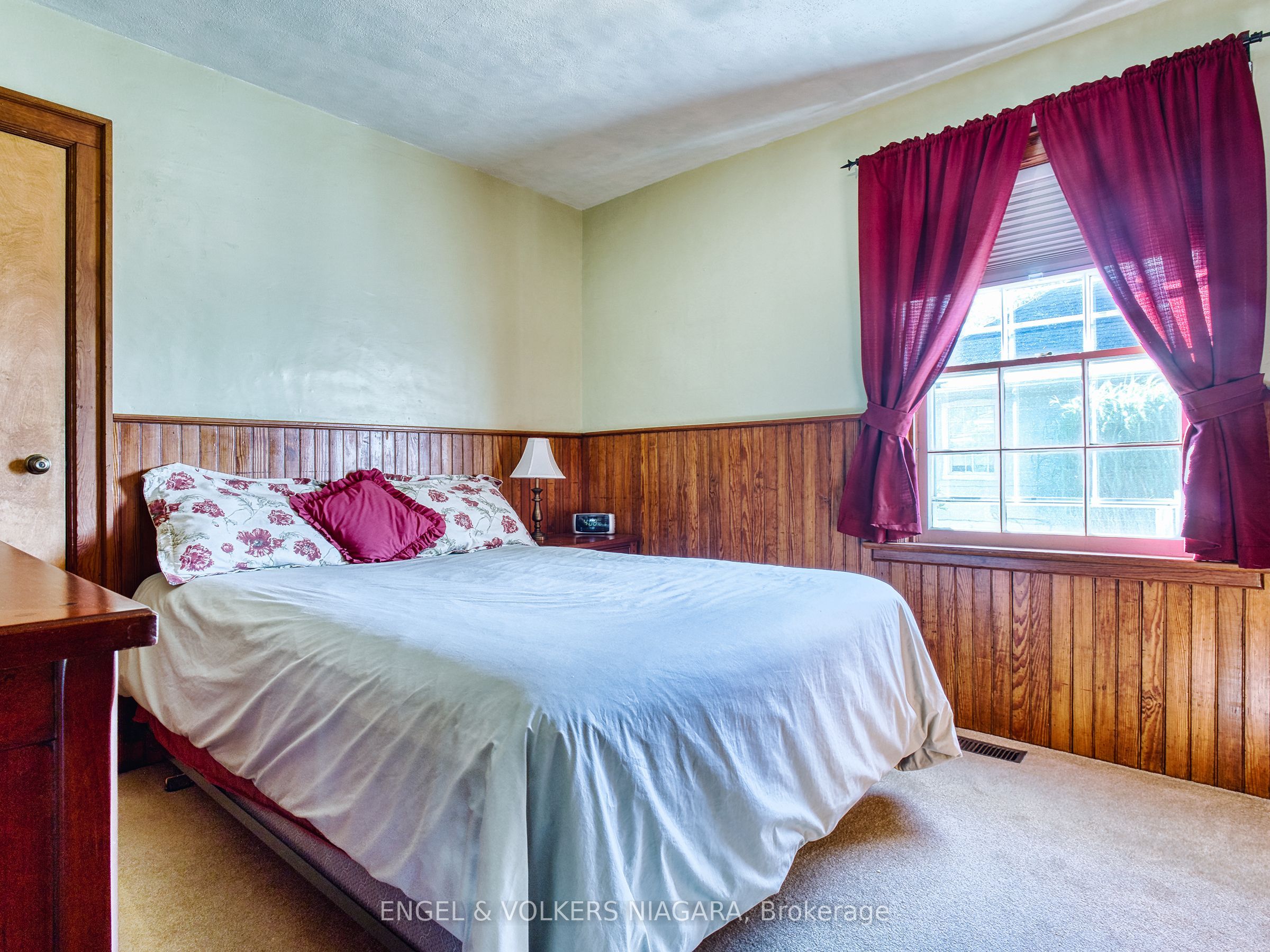 1577 Line 6 Road Property Photo 9