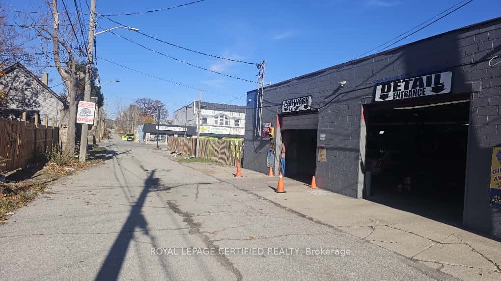 639 Langlois Avenue Property Photo 10