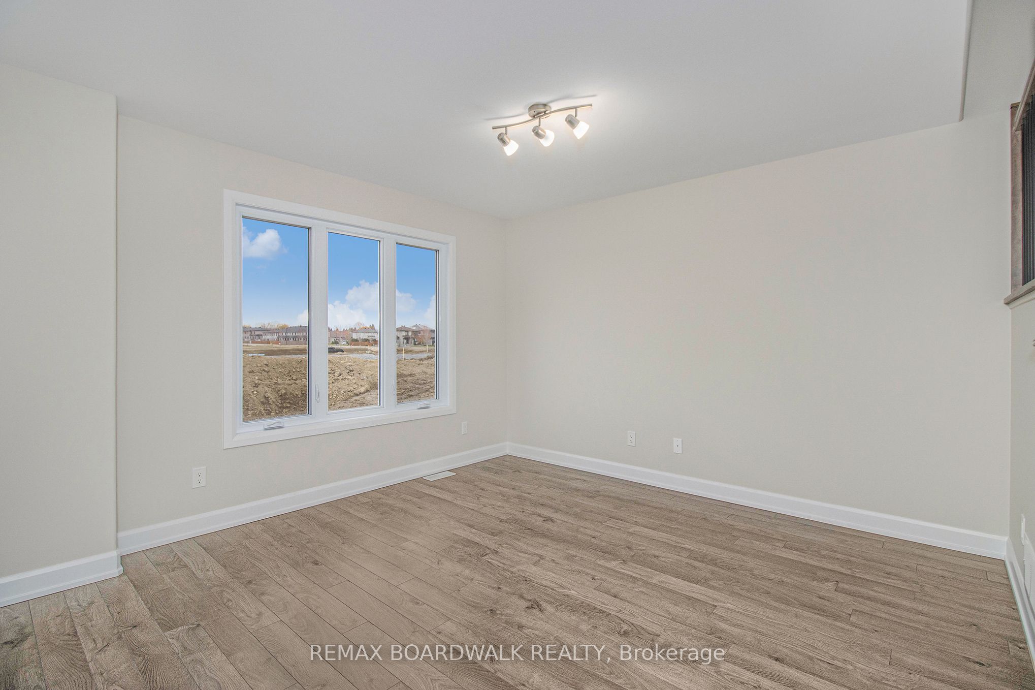 1145 Montblanc Crescent Property Photo 8