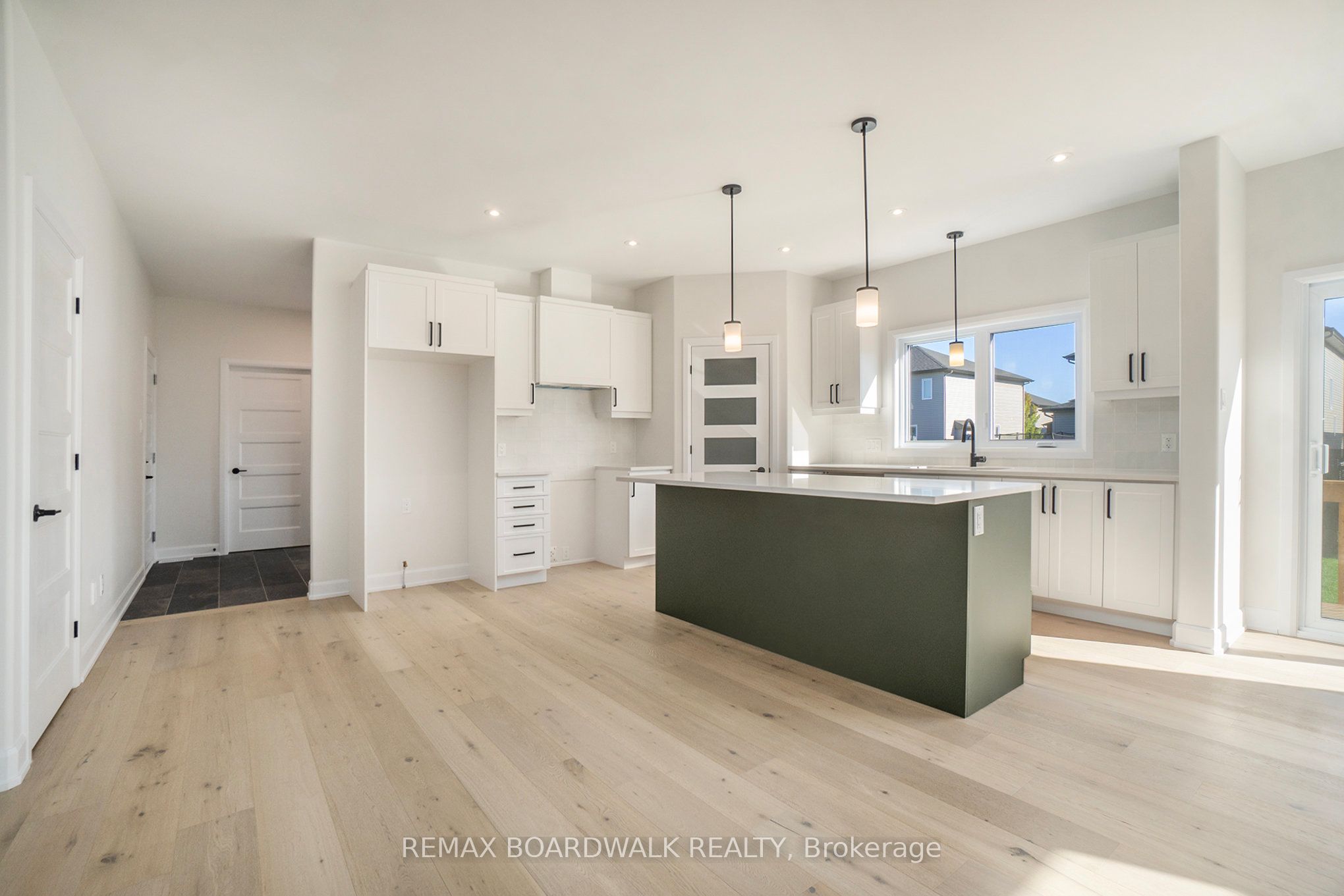 619 Geneva Crescent Property Photo 9