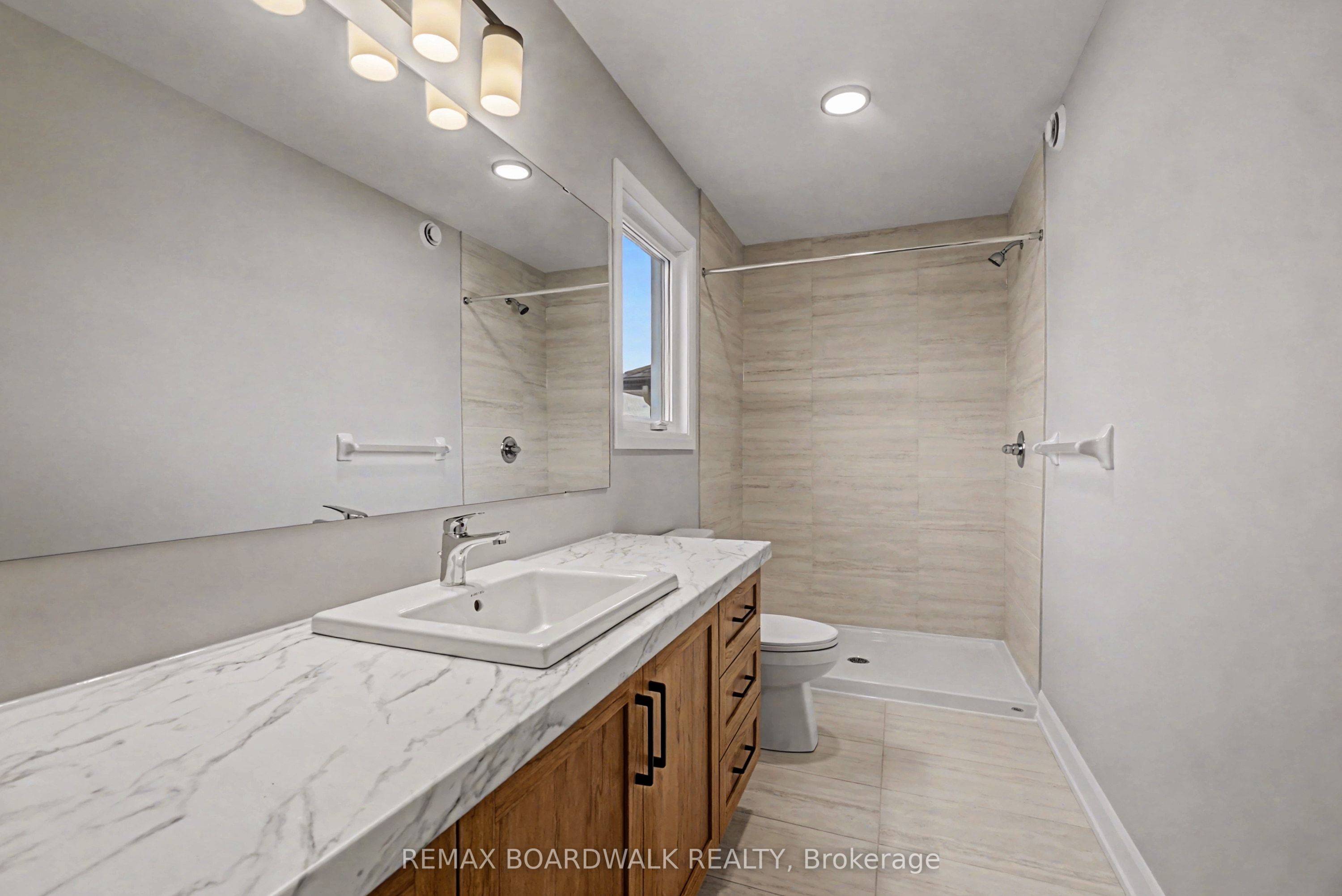 404 Falcon Lane Property Photo 14