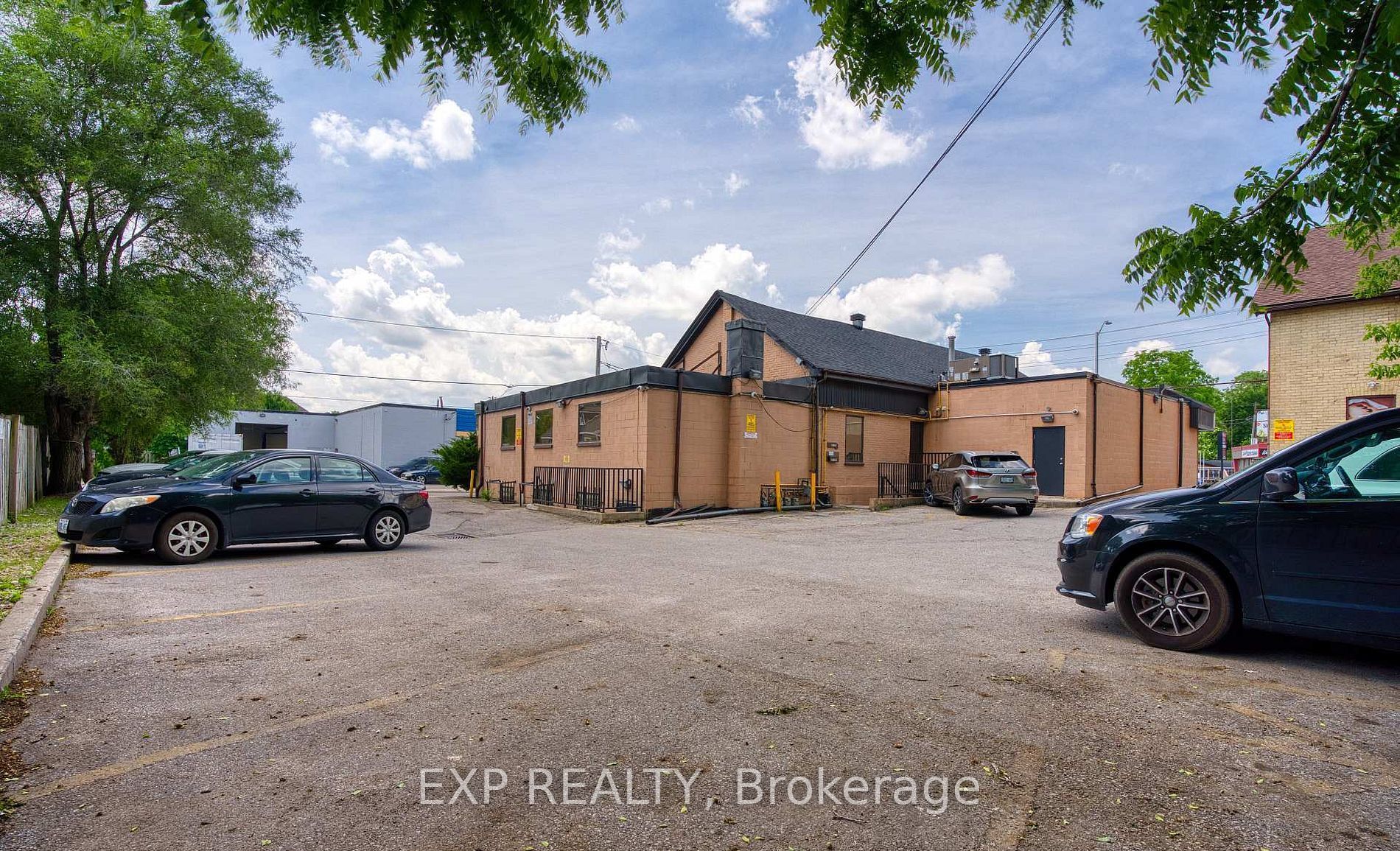 89 Wharncliffe Road N Upper Property Photo 2