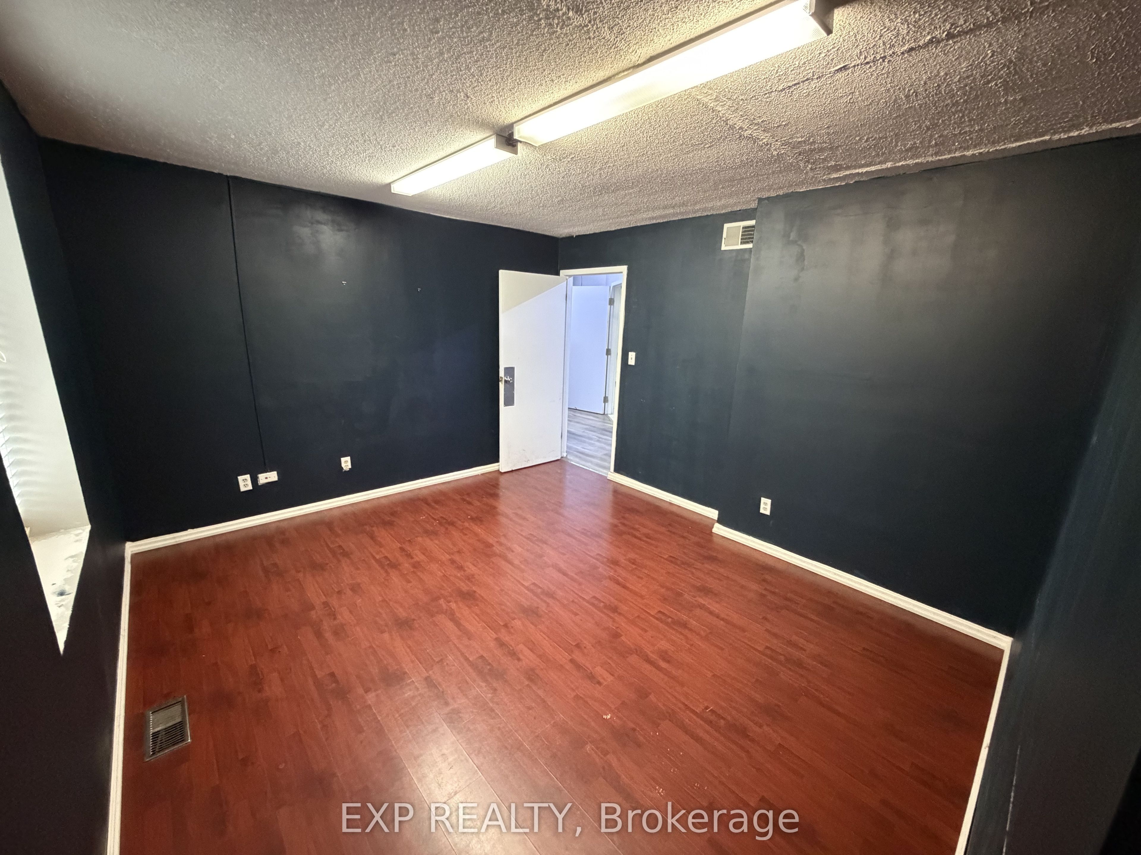 89 Wharncliffe Road N Upper Property Photo 6
