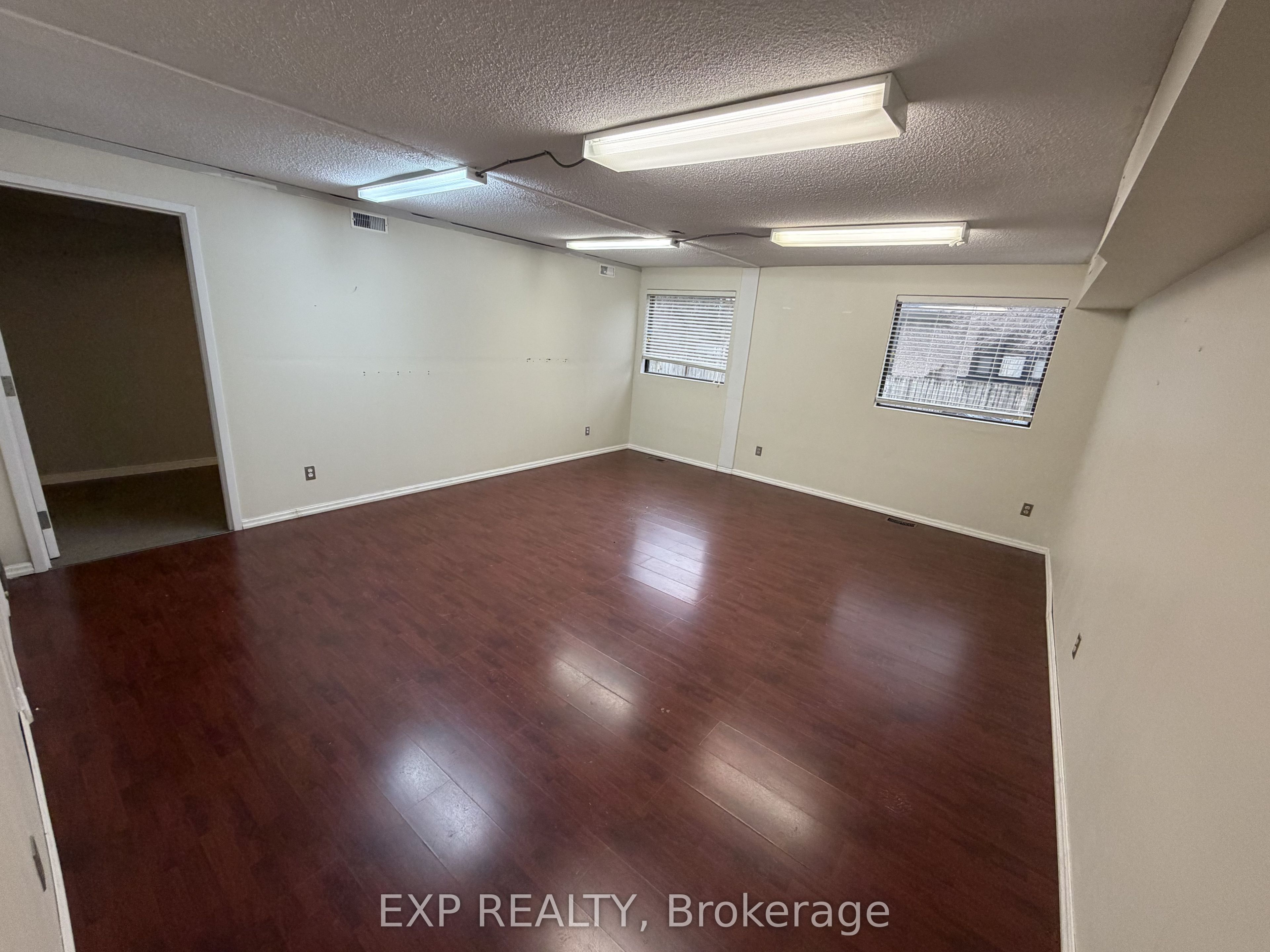 89 Wharncliffe Road N Upper Property Photo 11