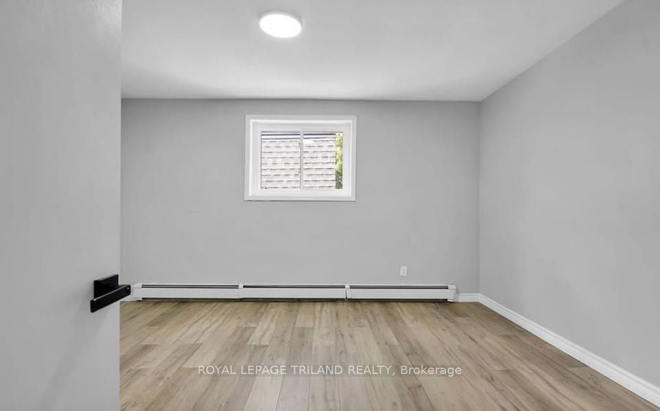 18.5 Adelaide Street S Property Photo 11