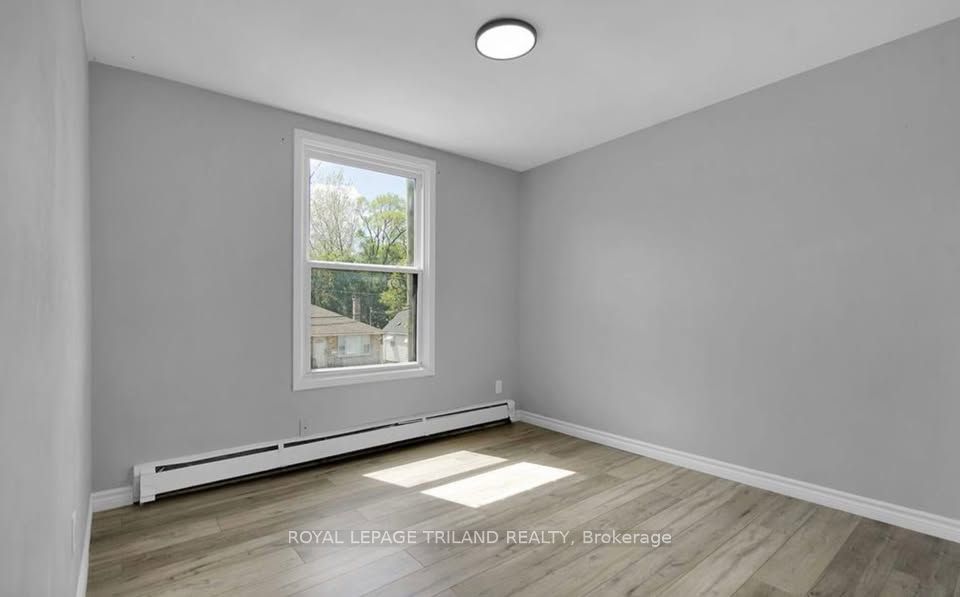 18.5 Adelaide Street S Property Photo 13