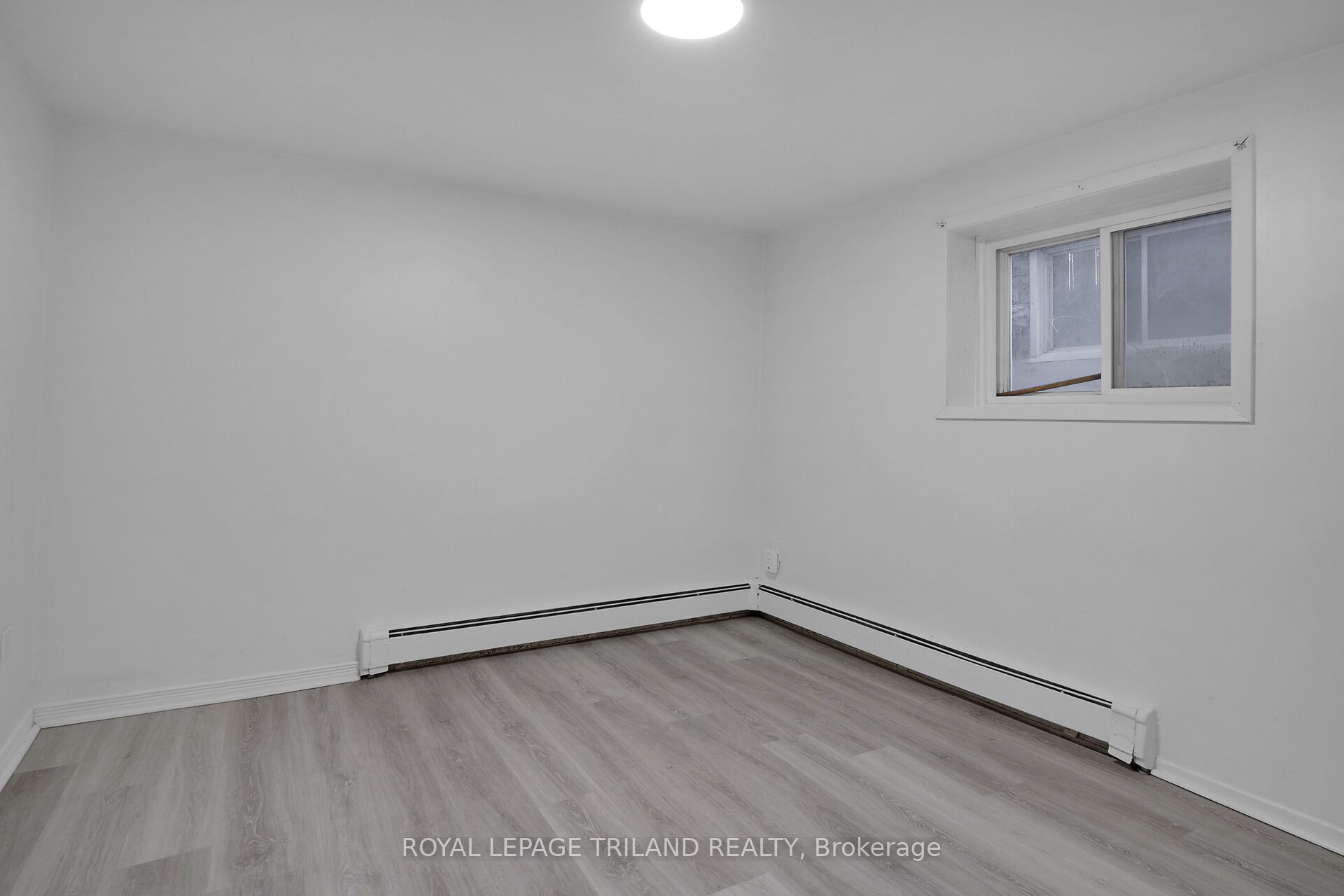 18.5 Adelaide Street S Property Photo 18