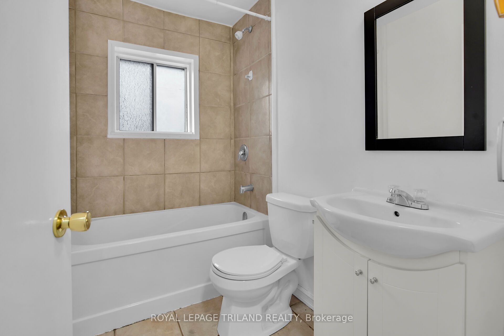 18.5 Adelaide Street S Property Photo 35