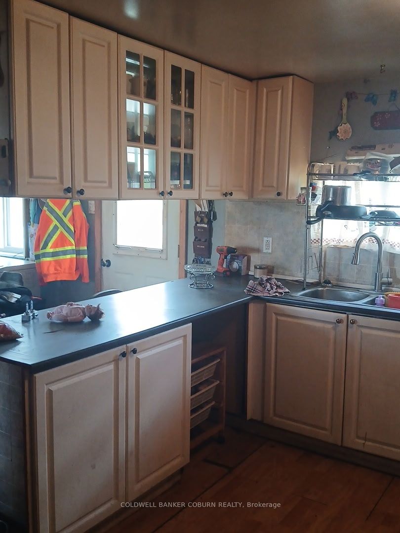 11574 Rowena Road Property Photo 2