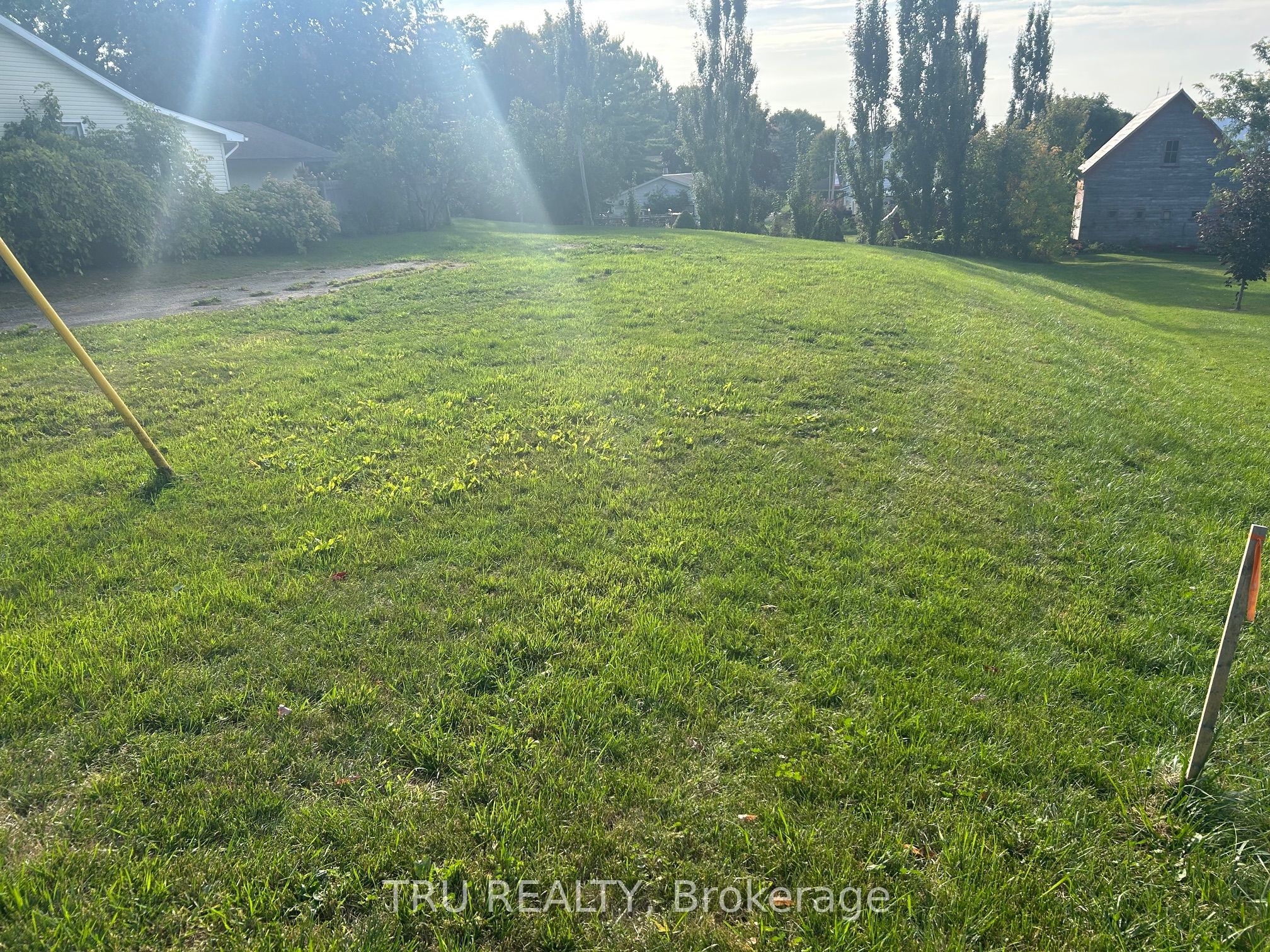 9 Wellington Street W Property Photo 1
