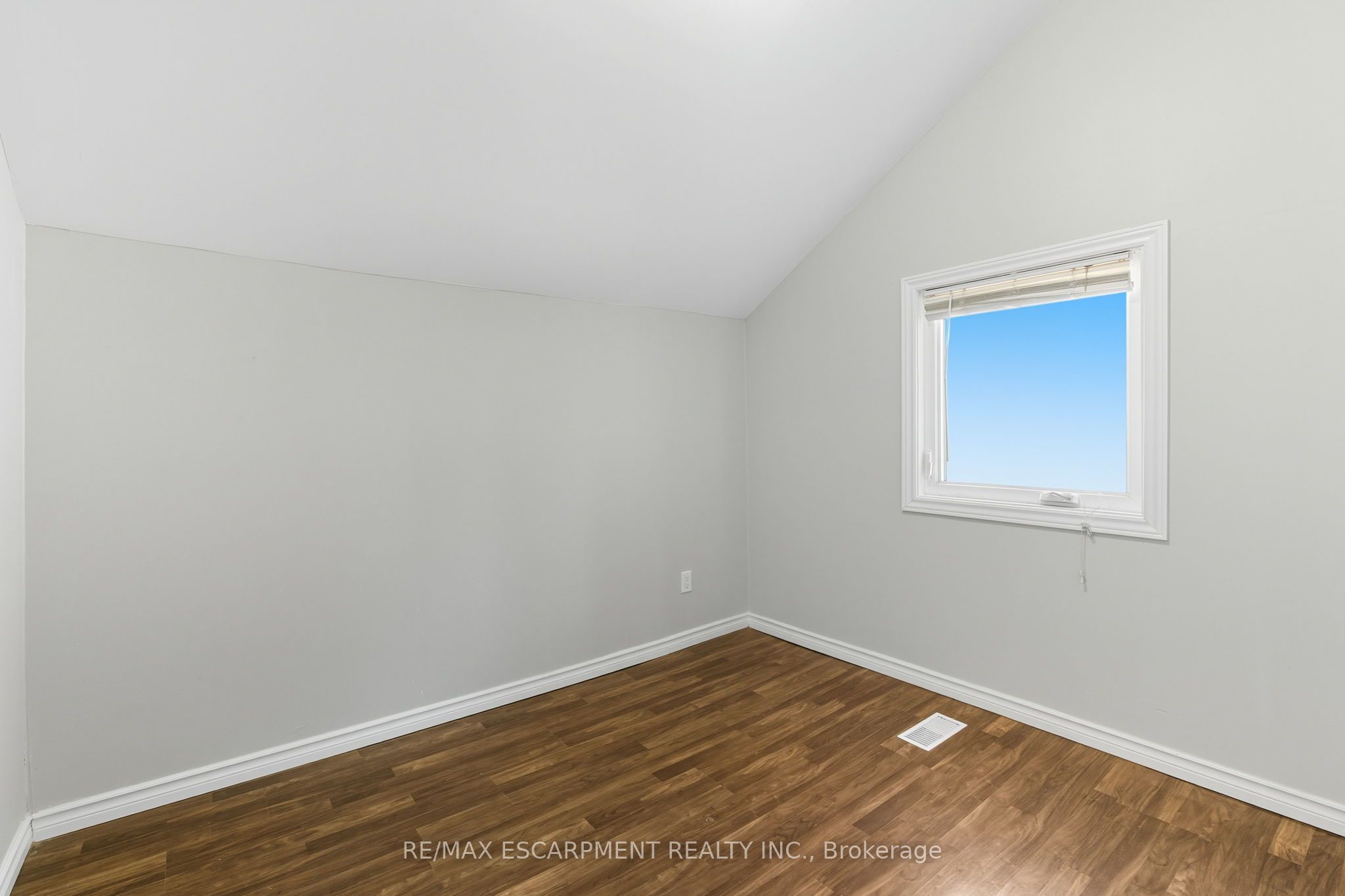 2 Windsor Street 2 Property Photo 9