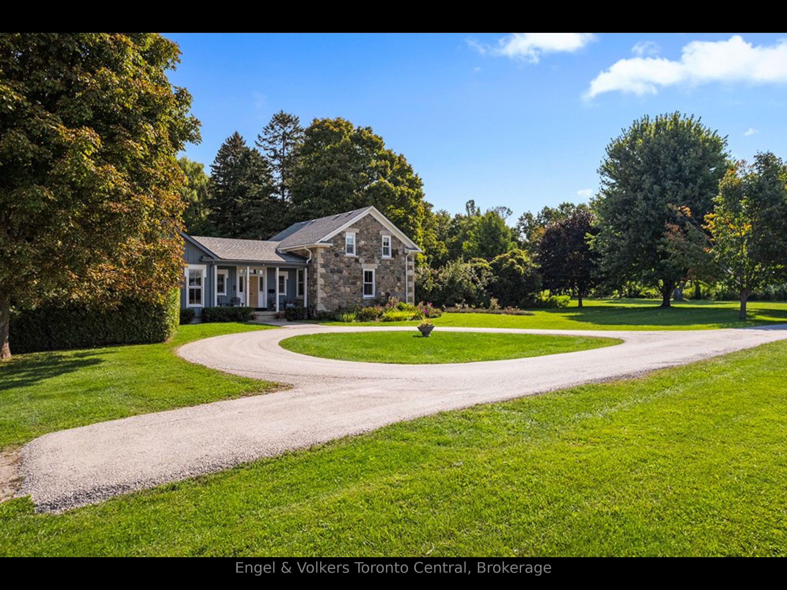 370474 B Concession Property Photo 1