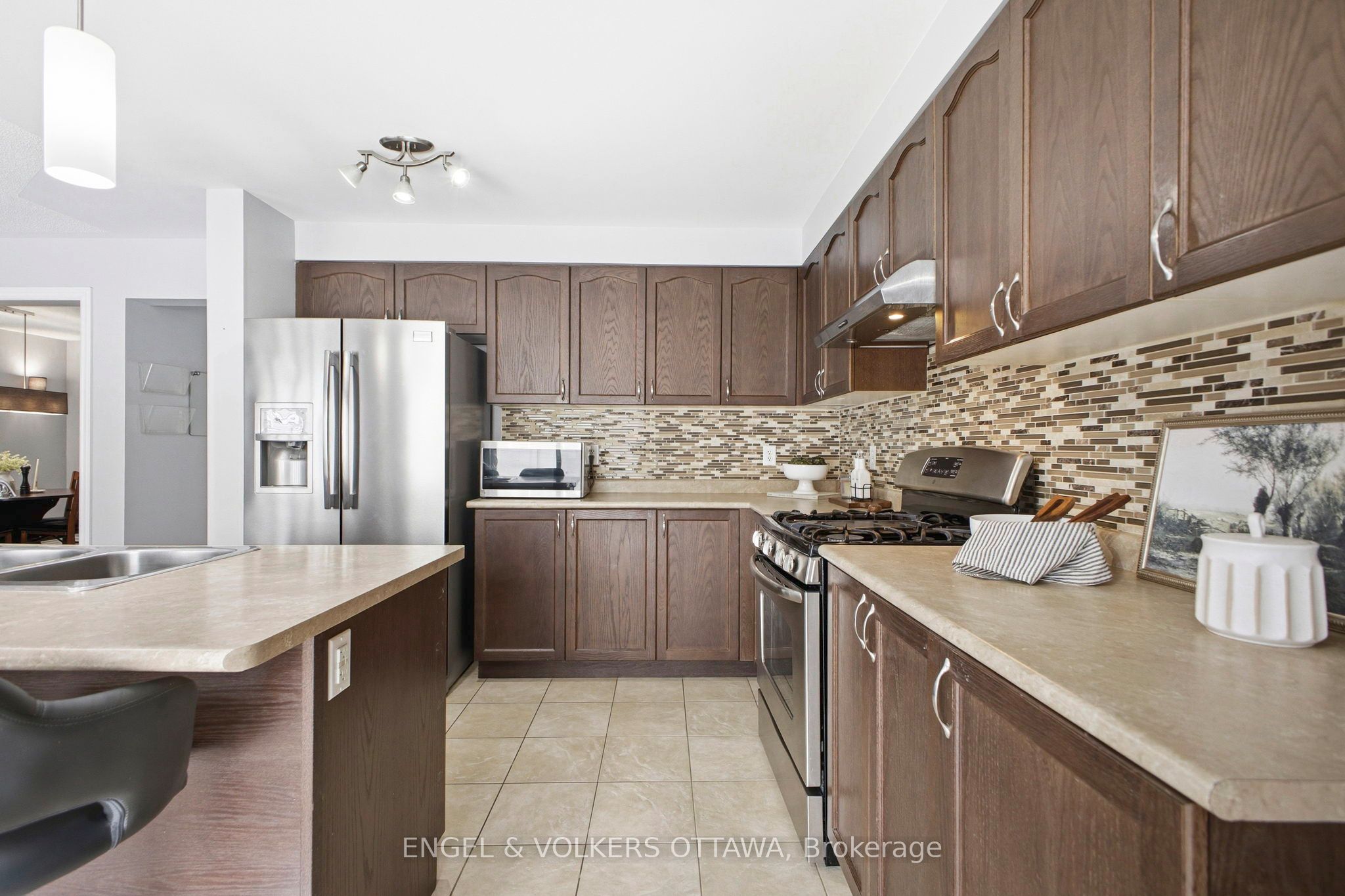 2206 Watercolours Way Property Photo 6
