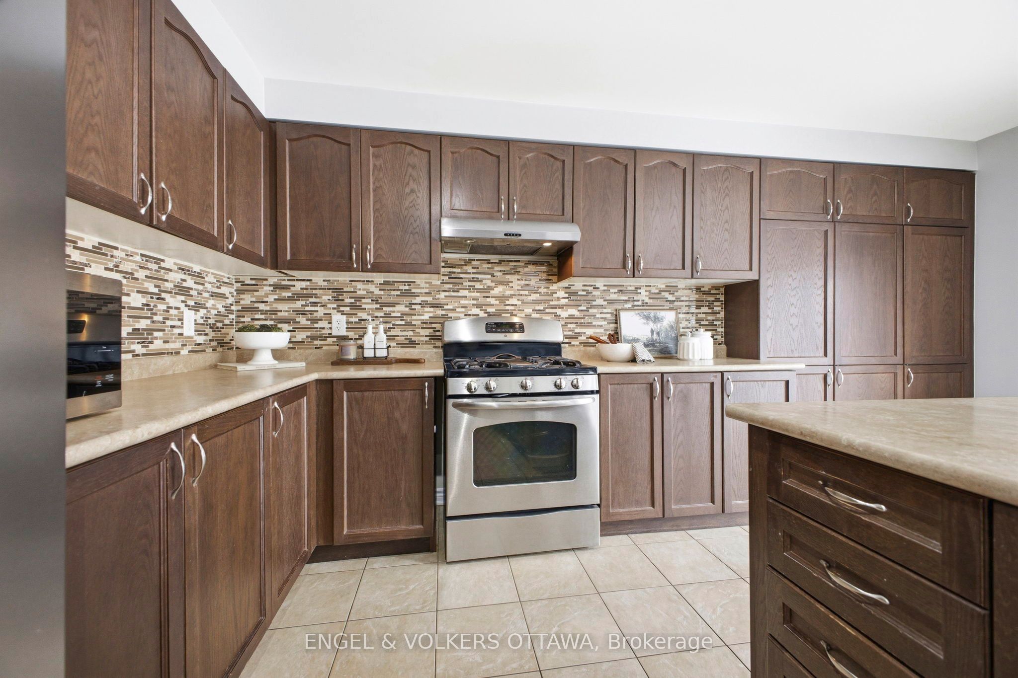 2206 Watercolours Way Property Photo 7
